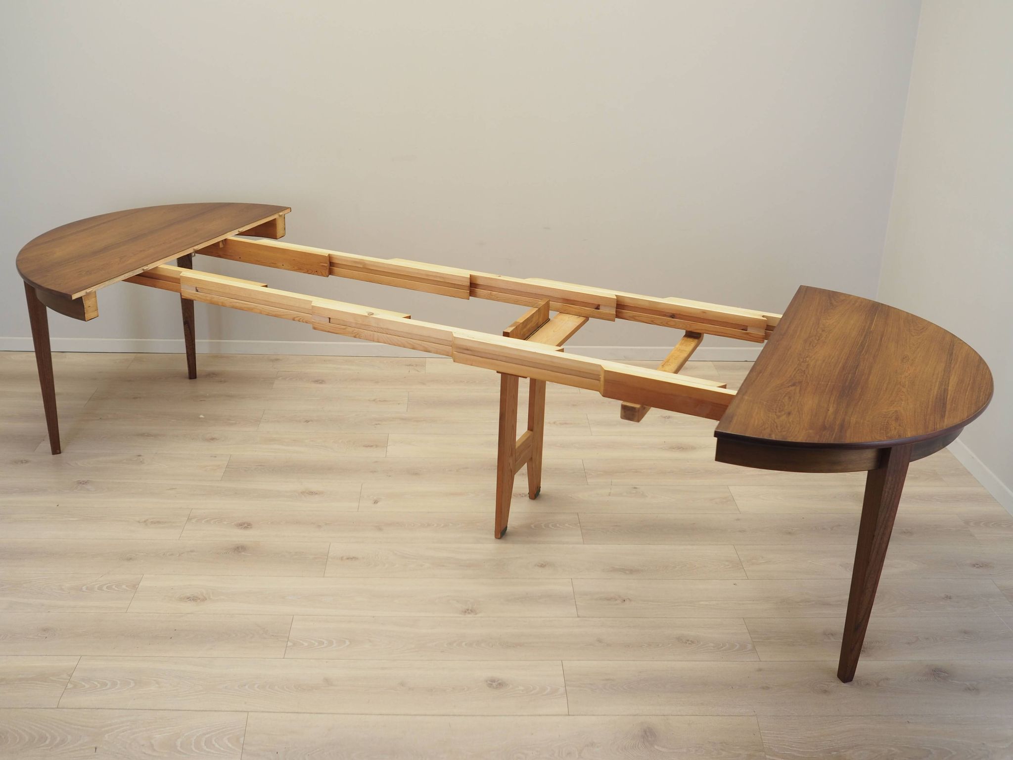 Round rosewood table, Danish design, 1970s, production: Denmark