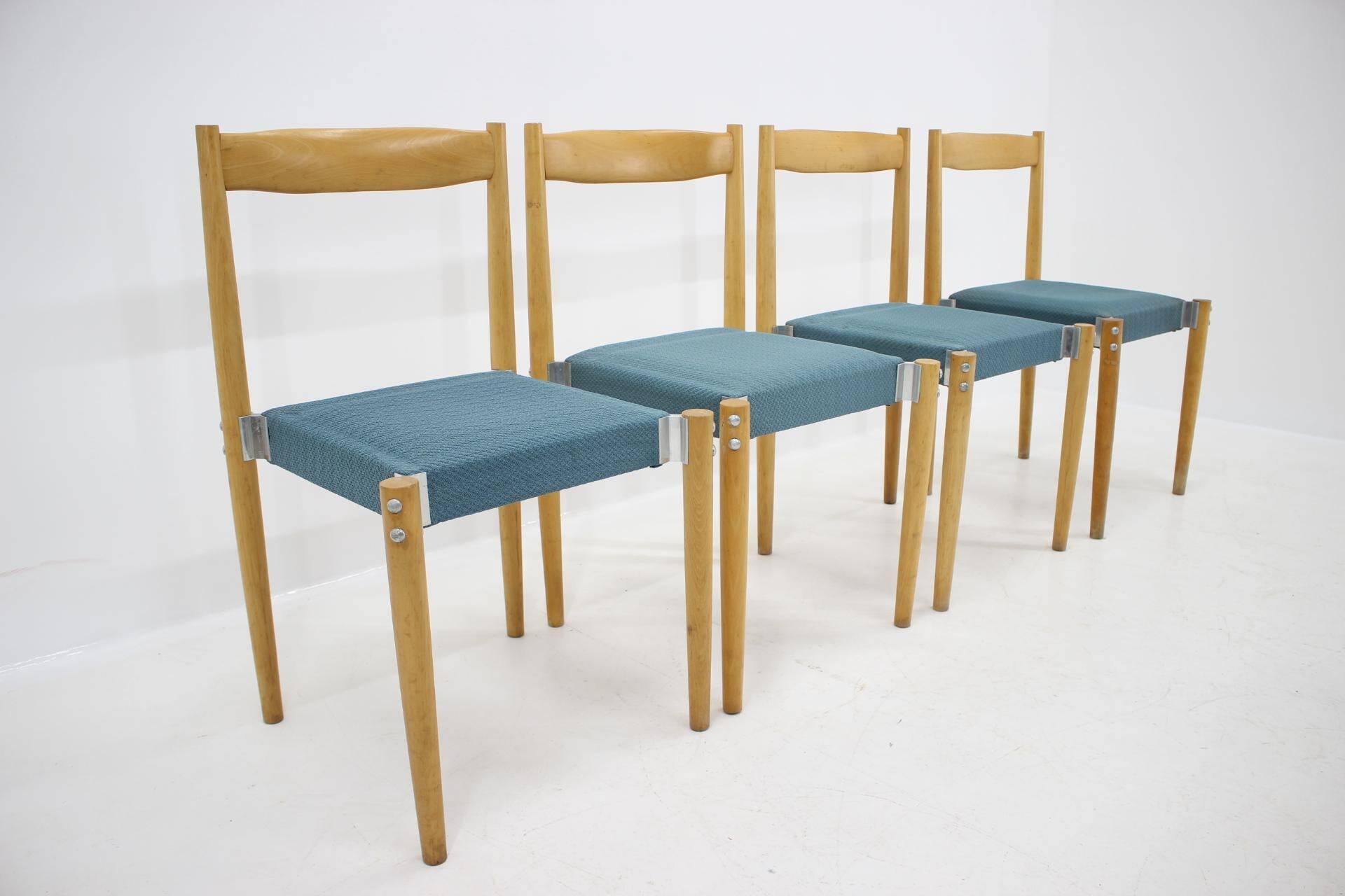 Ensemble de quatre chaises de salle à manger design par Miroslav Navrátil, années 1970.