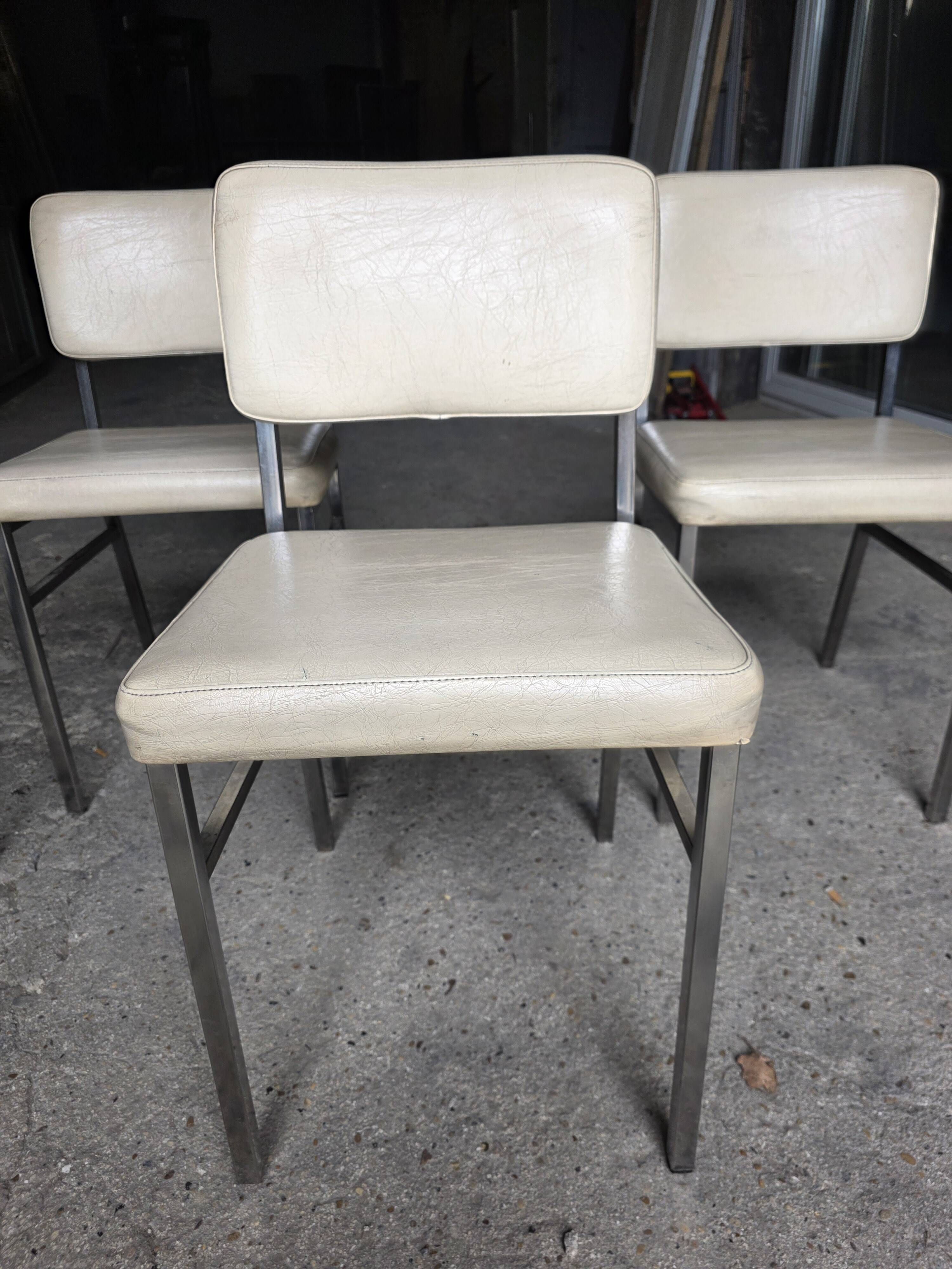 4 chrome metal chairs with faux leather from the 1970s.