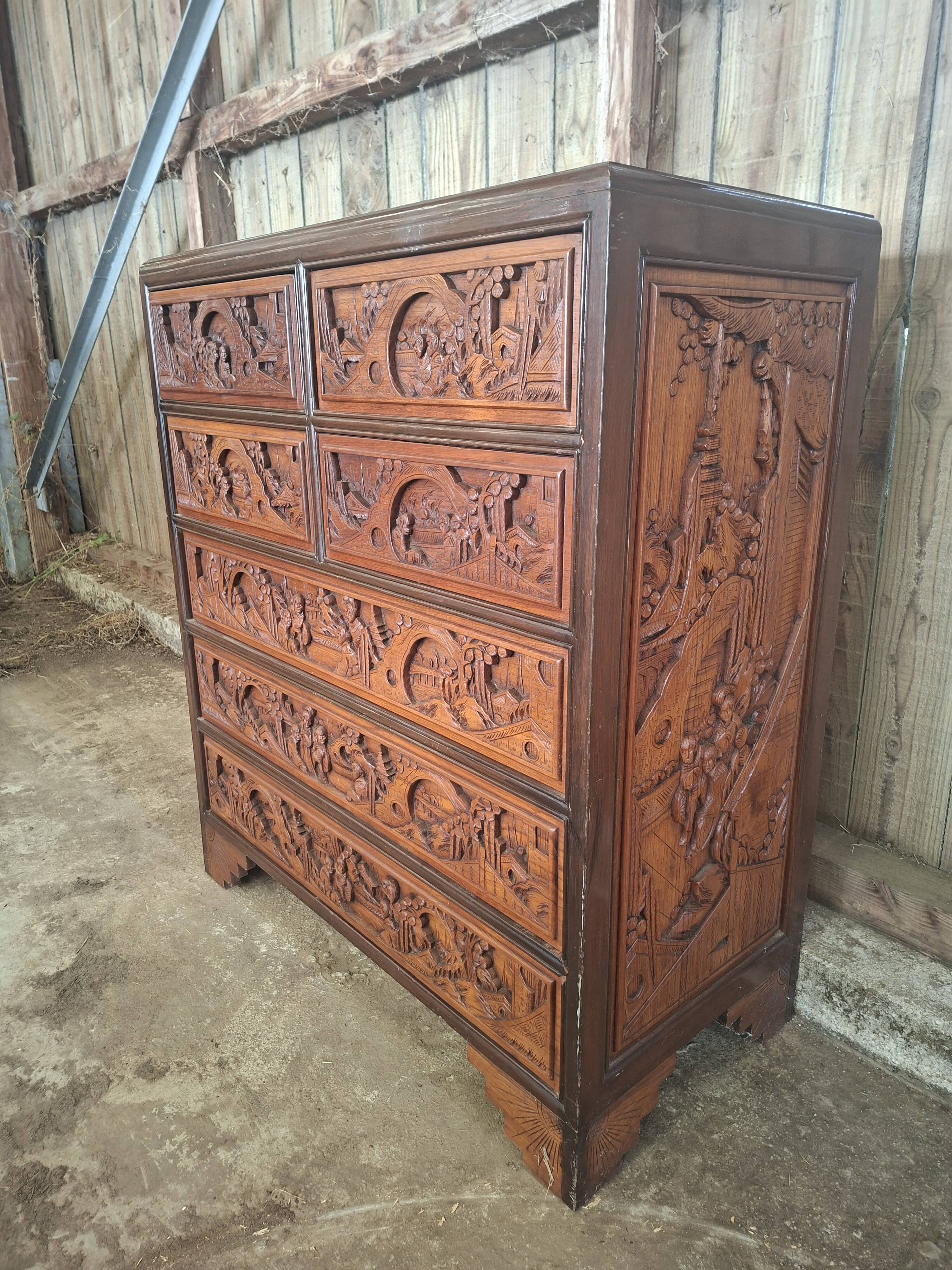 Commode / chiffonnier asiatique en bois sculpté – XXe siècle ( omb)