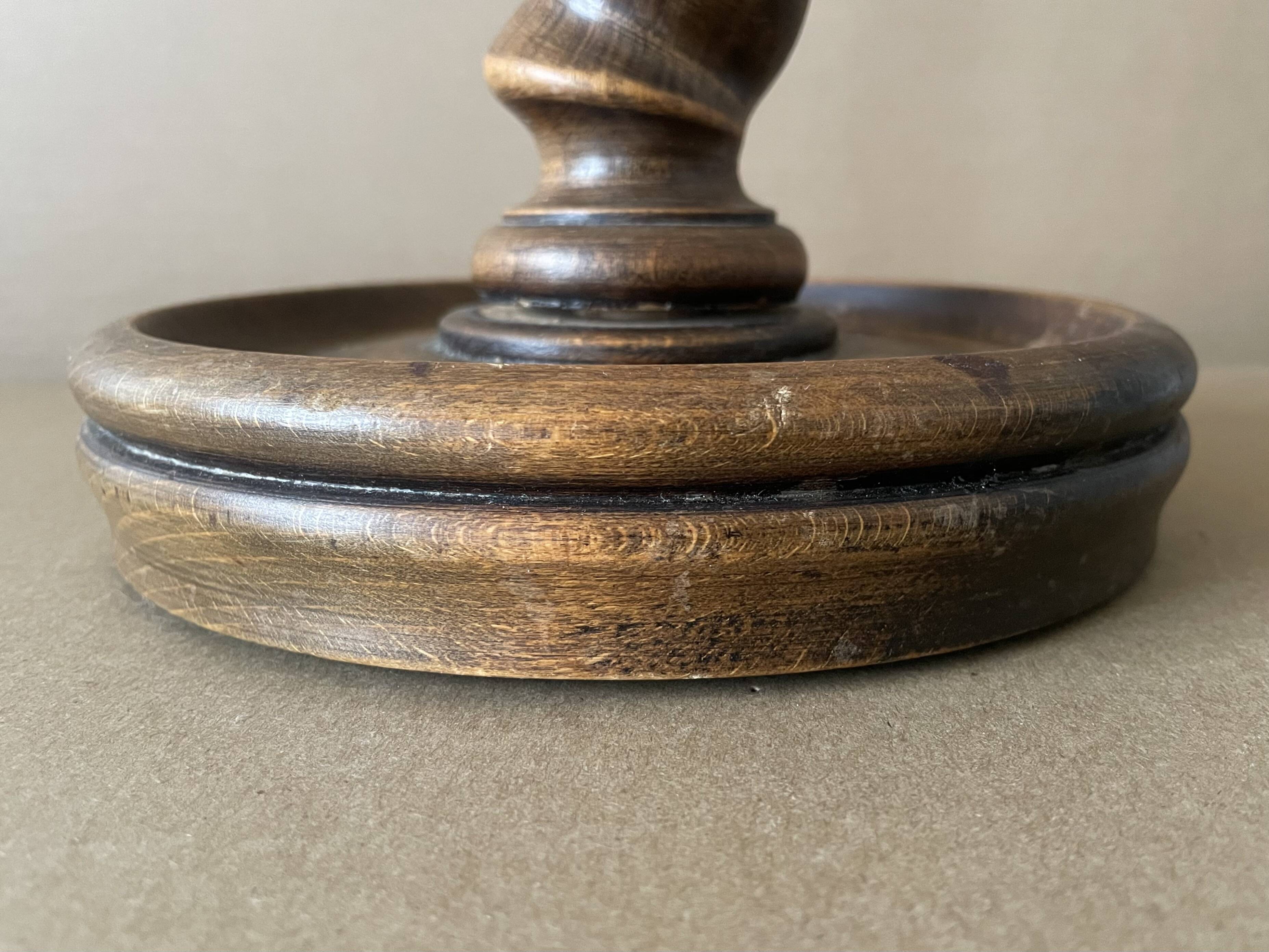 Lampe en bois ancienne