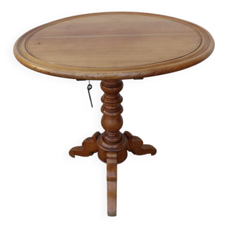 Pedestal table