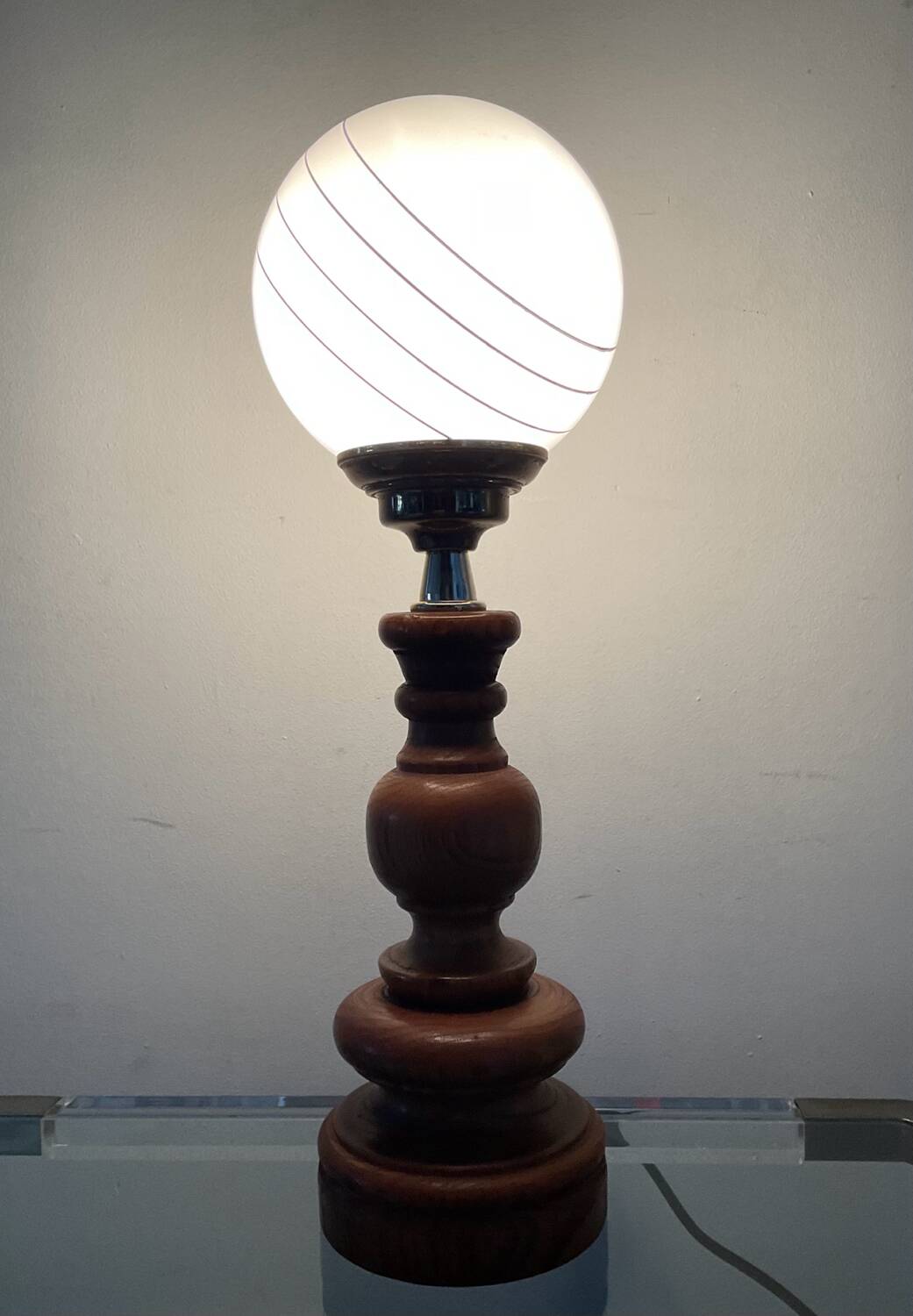 Vintage lamp from the 60s and 70s in wood and opaline