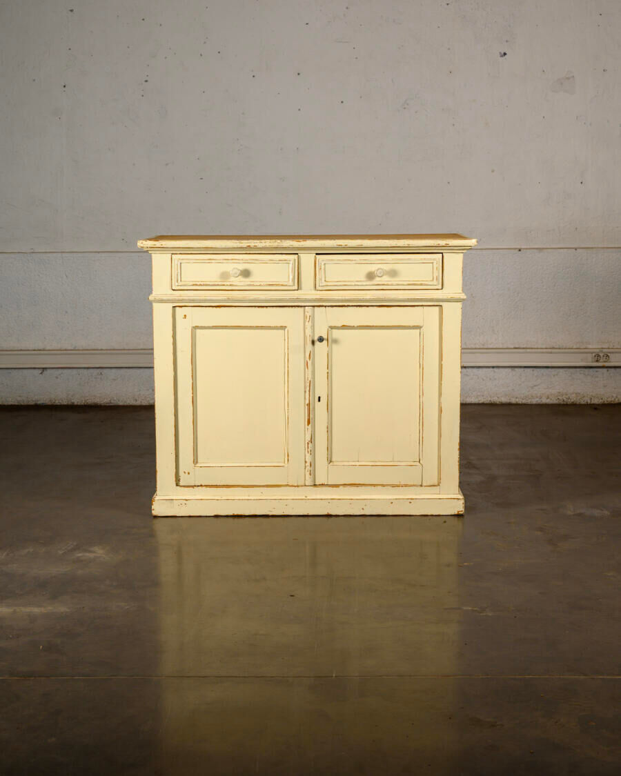 Country buffet with 2 doors