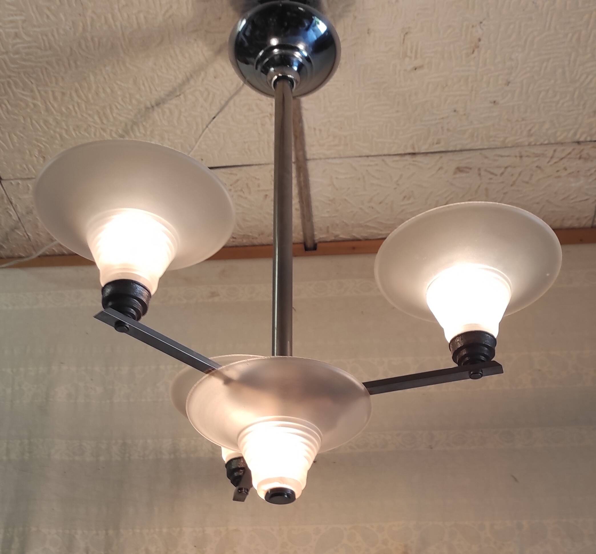 Art Deco chandelier with 4 lights in metal and glass - 1930s/40s