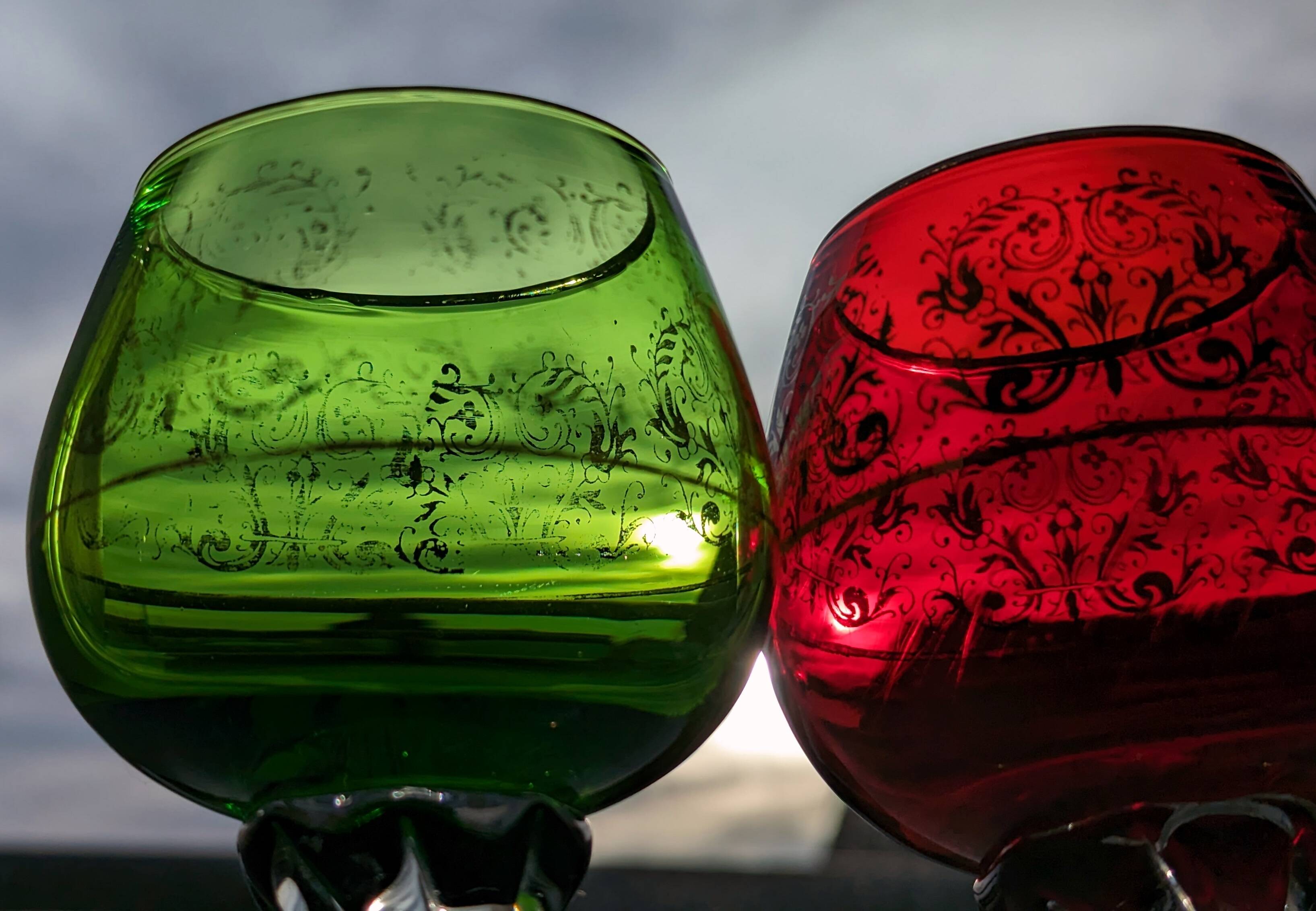 Set of 3 colored wine glasses - Ruby, red, green, gold and twisted foot