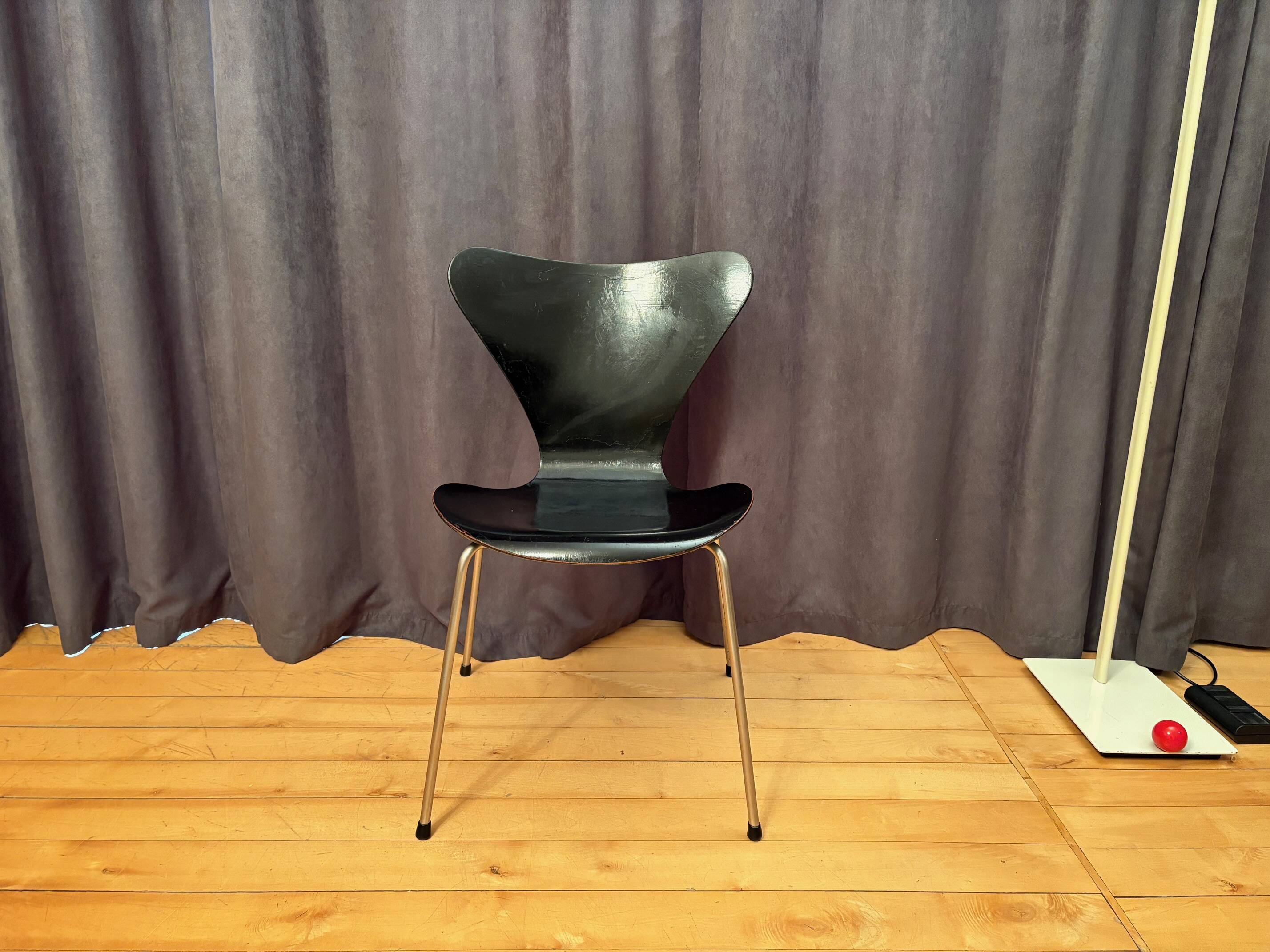 Chair model 3107 designed by Arne Jacobsen, Fritz Hansen, Denmark, 1956
