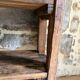 Étagère sur pieds en bois brut, art populaire
