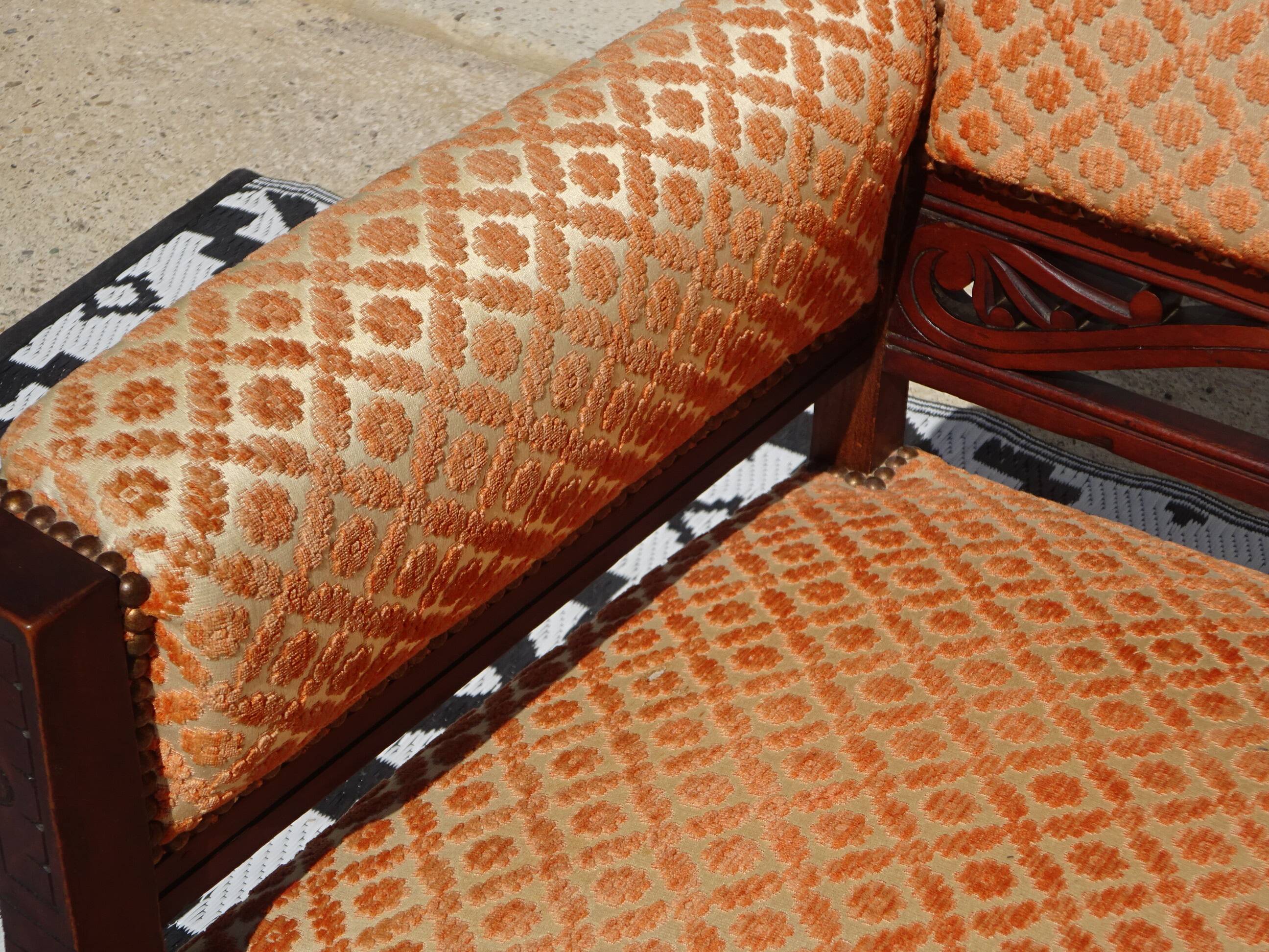 Vintage bench in wood and orange/ivory velvet.