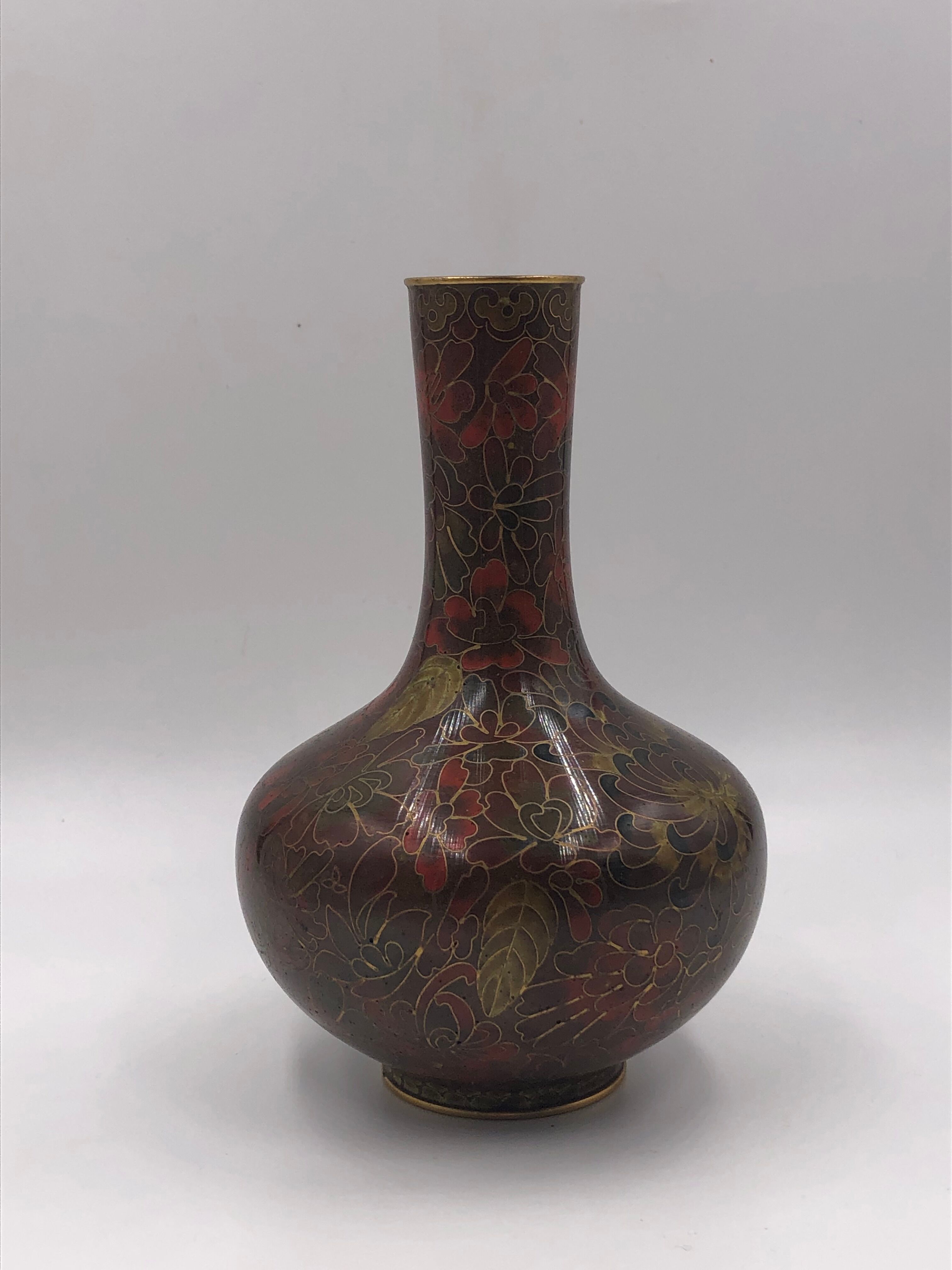 Asian vase XXth, Japan, copper and cloisonné enamels, decoration flowers red and gold.
