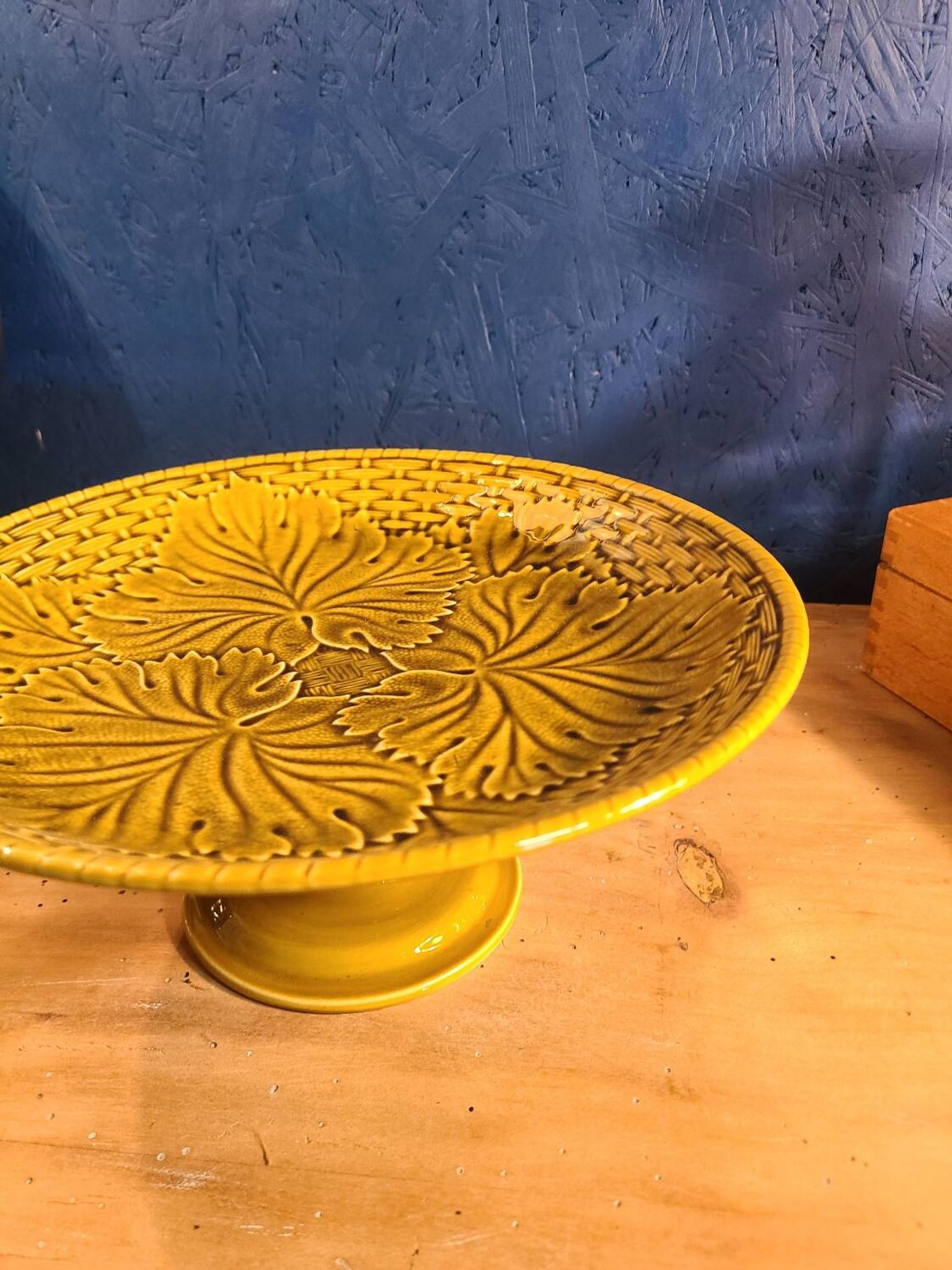 Gien footed dish.