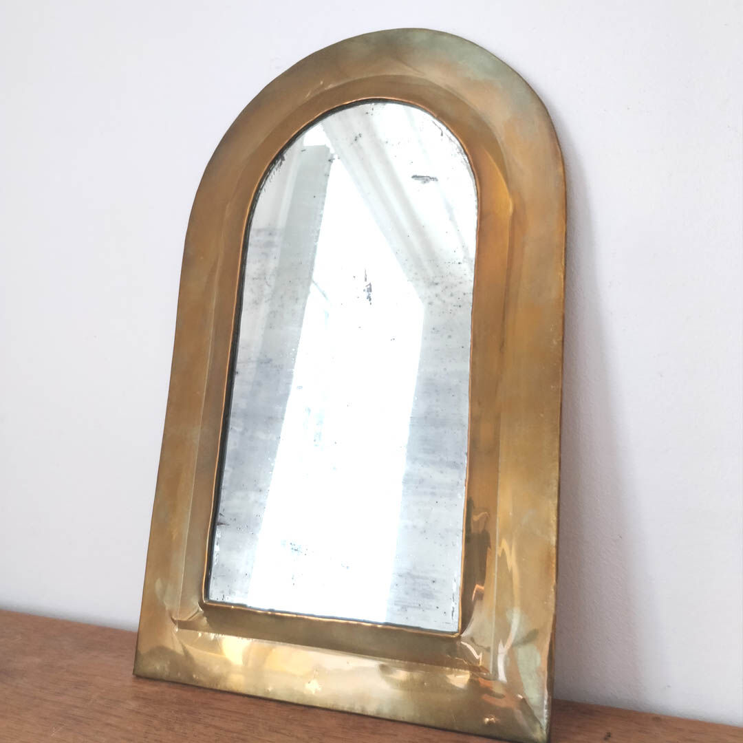Half-moon brass mirror stitched ice