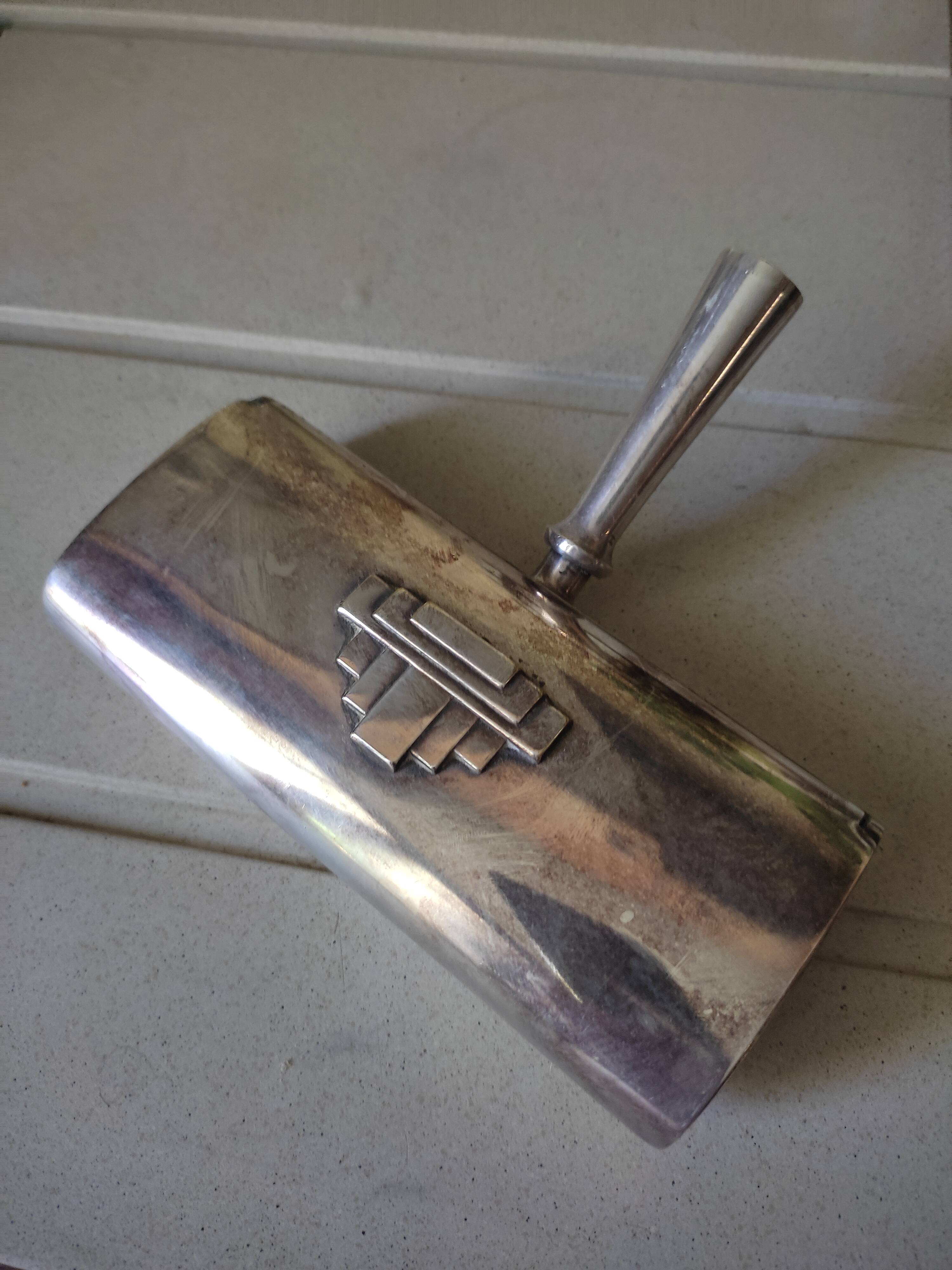 Picks up crumbs art deco