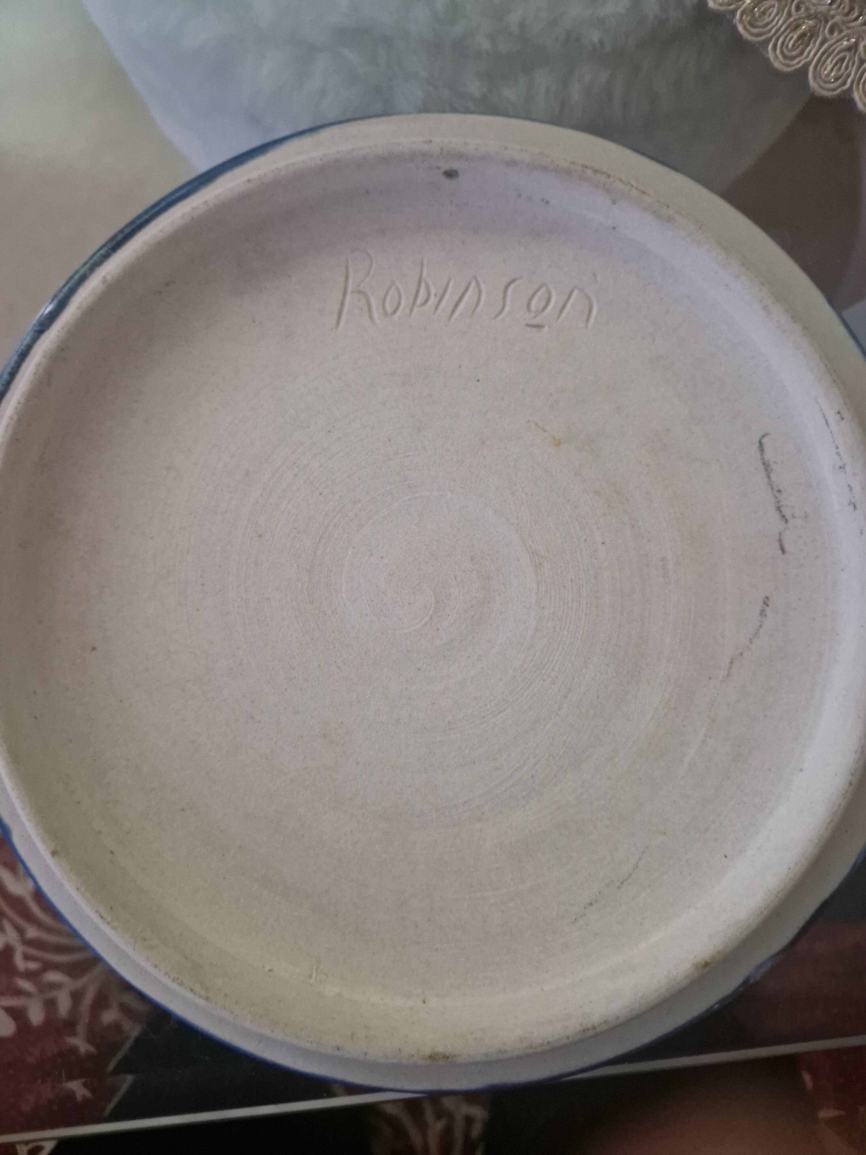 Plat rond en céramique d'art bleue - Signé Robinson