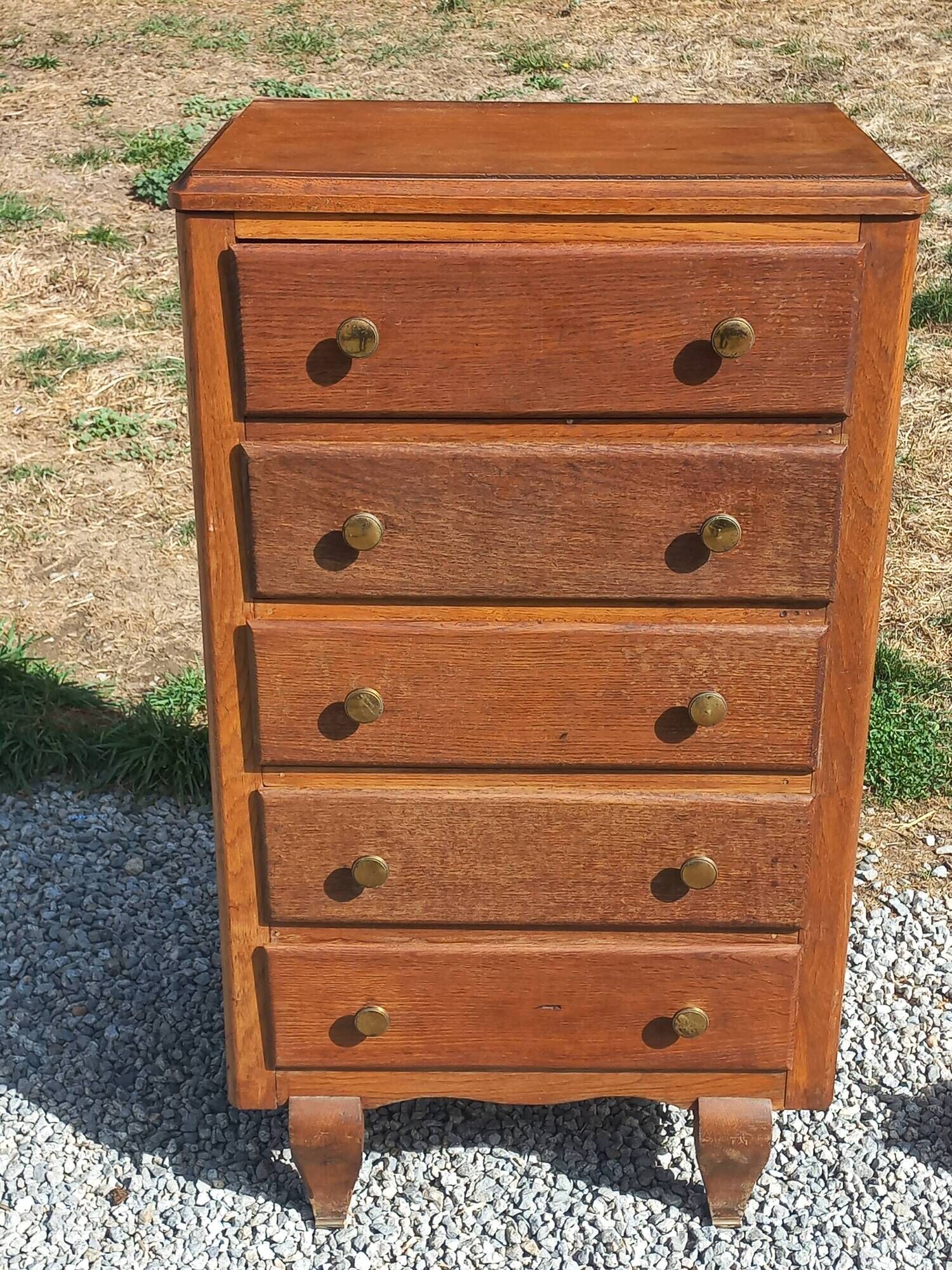 Vintage oak chest of drawers with 5 drawers from the 1950s.