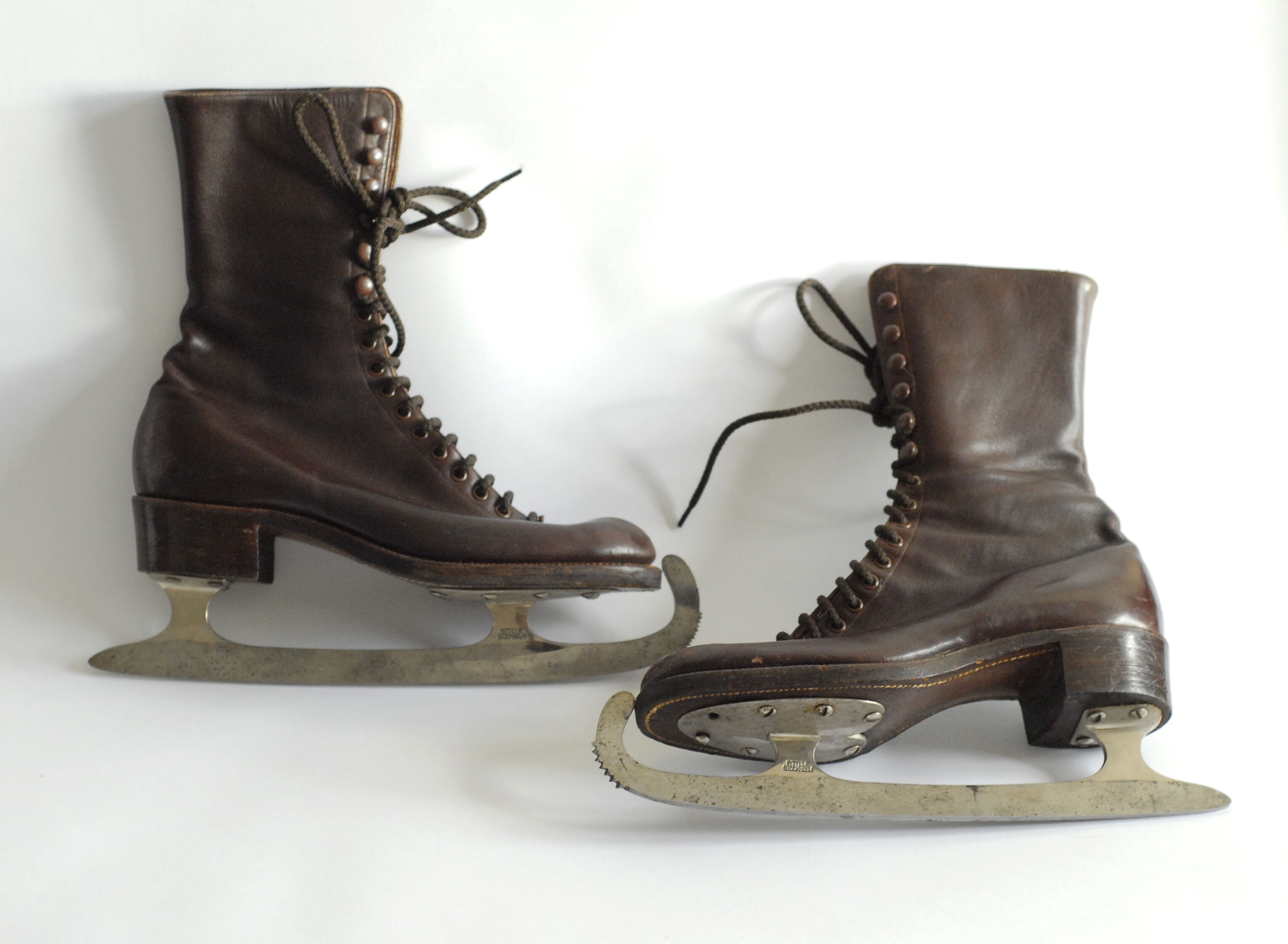 Pair of ice skates vintage with ankle boots leather brown-blade Stille Stockholm 30/40 years