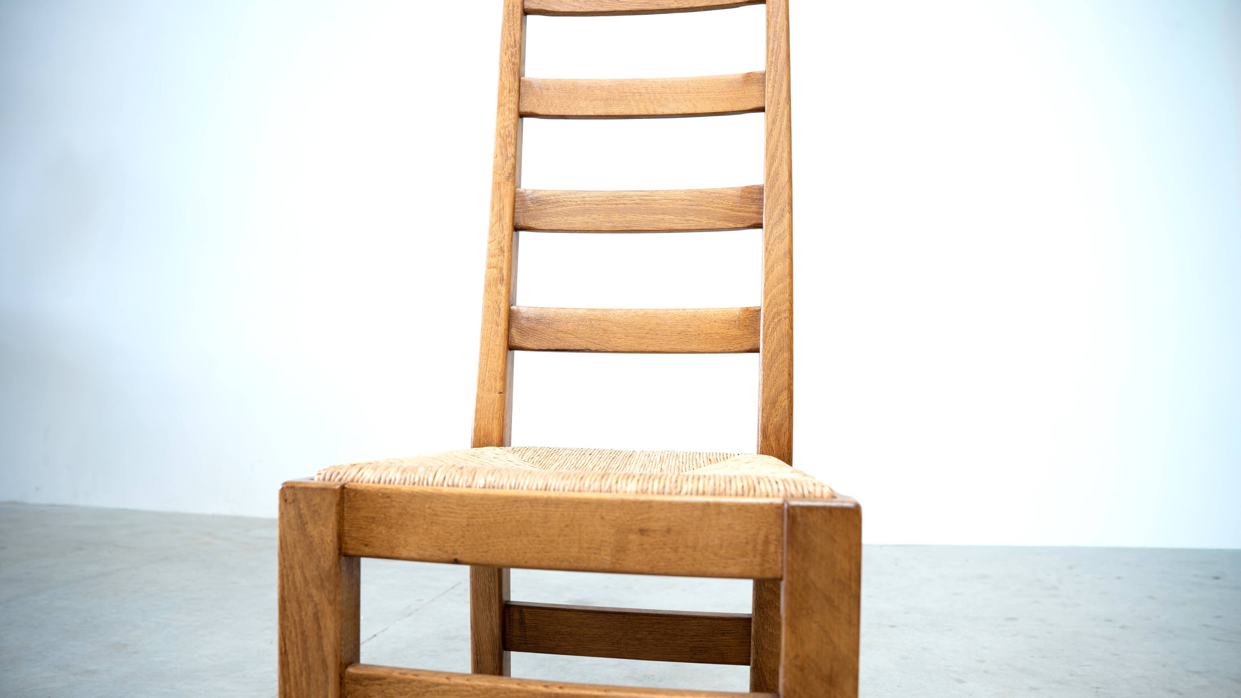 Ensemble de six chaises de salle à manger françaises à dossier haut
