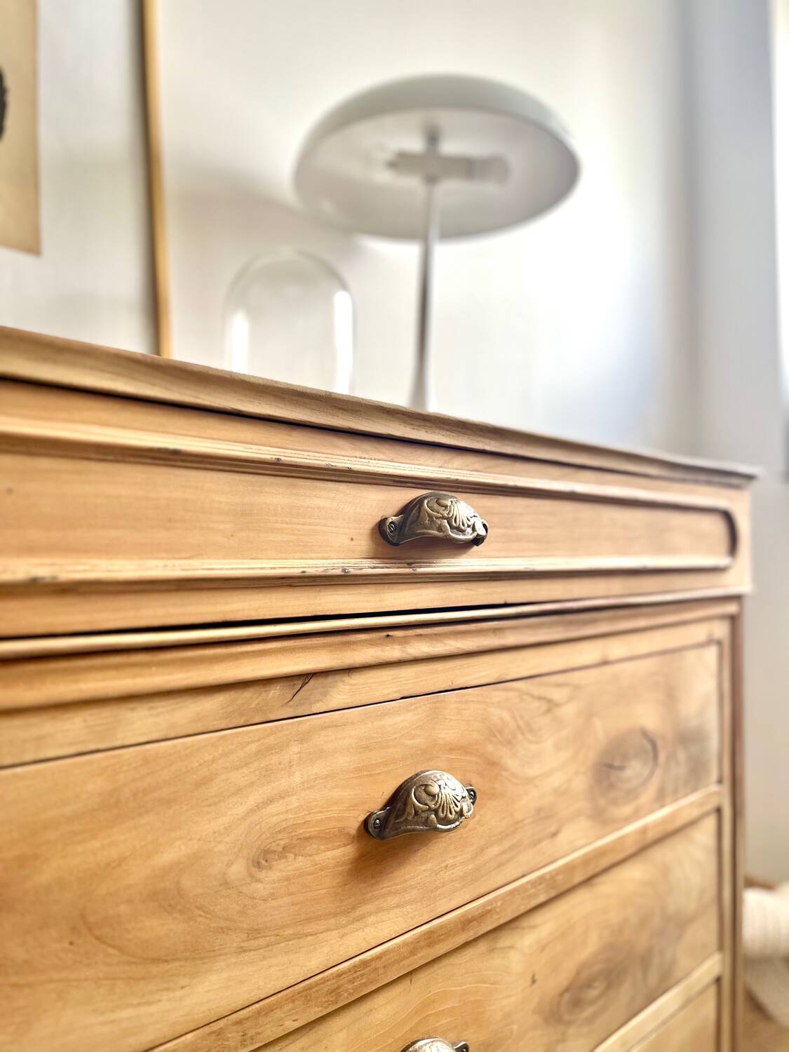 Commode ancienne, meuble de métier en orme massif