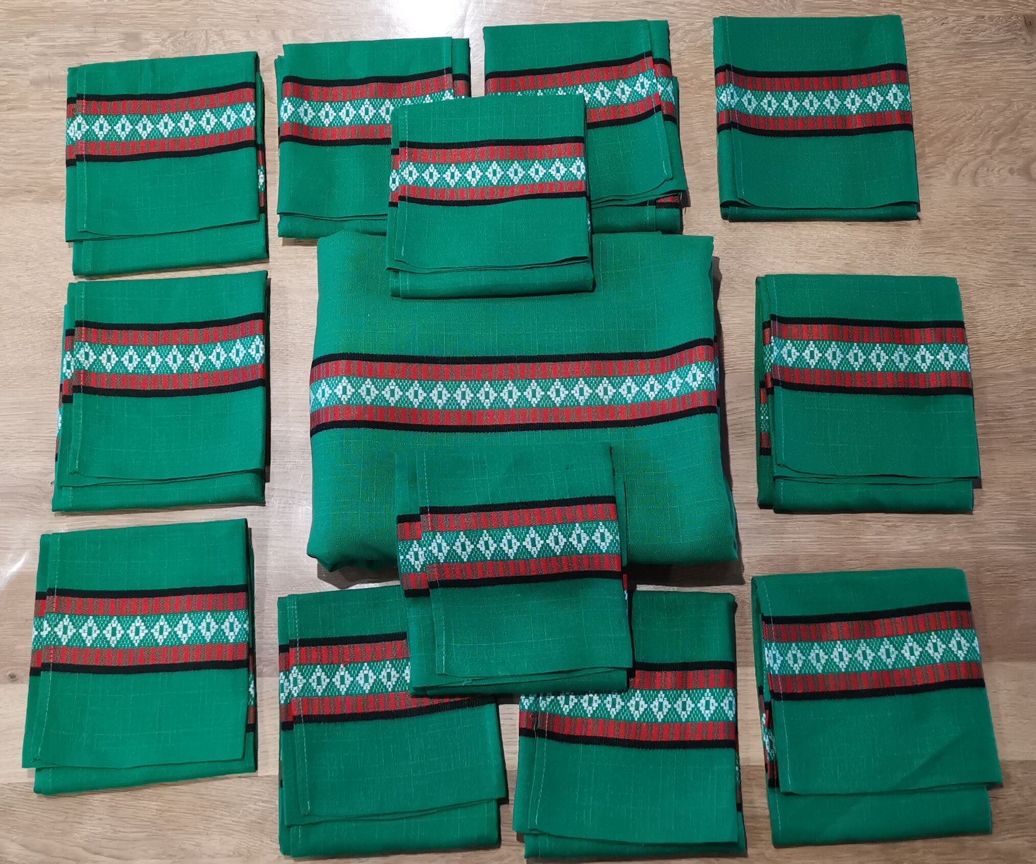 Basque green tablecloth and its 12 napkins
