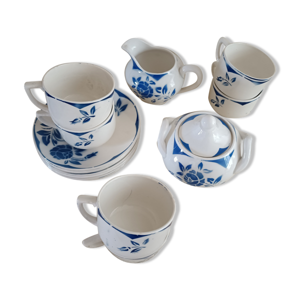 6 tasses et soucoupes, sucrier et pot à lait Digoin