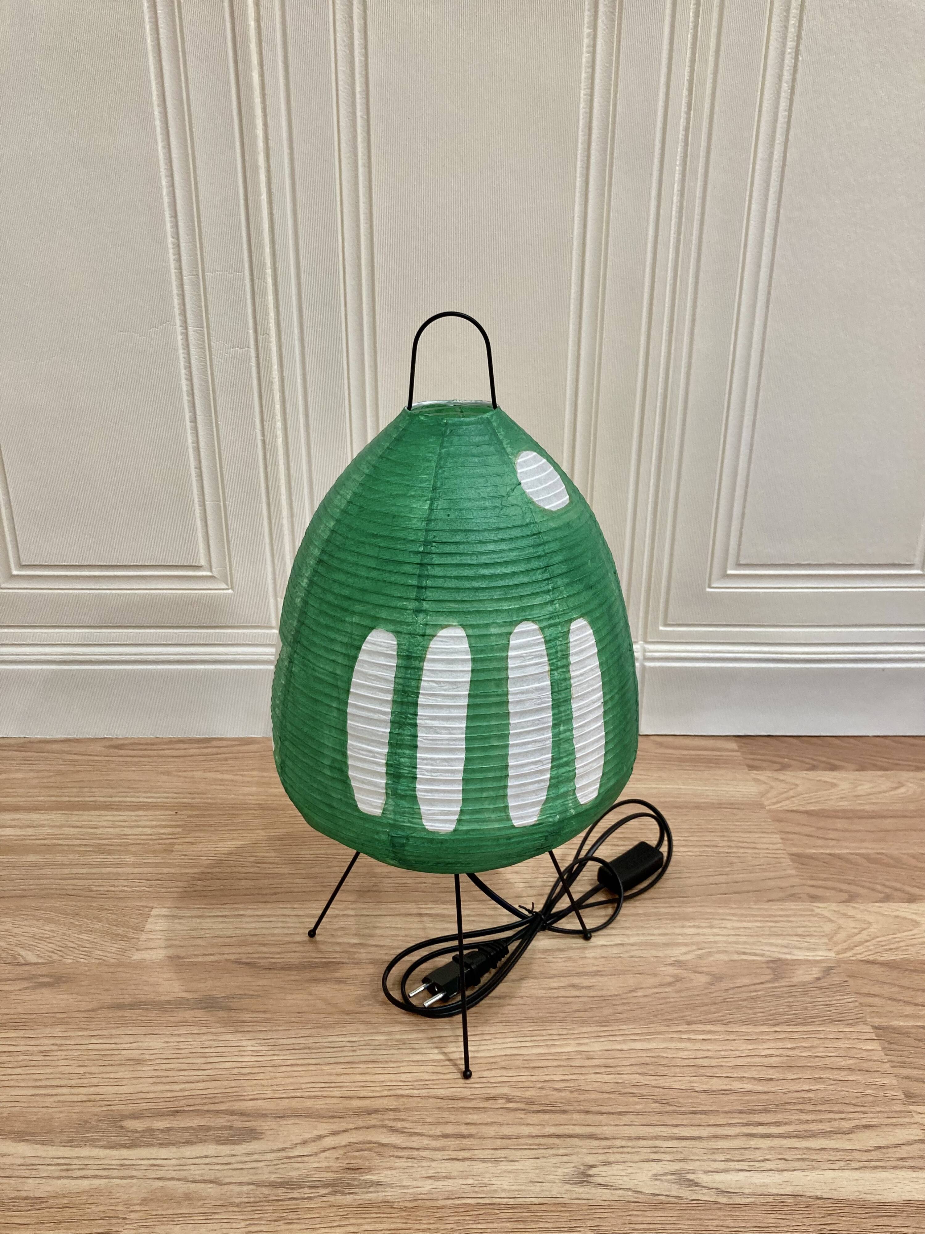 Lampe verte "design papier et métal".