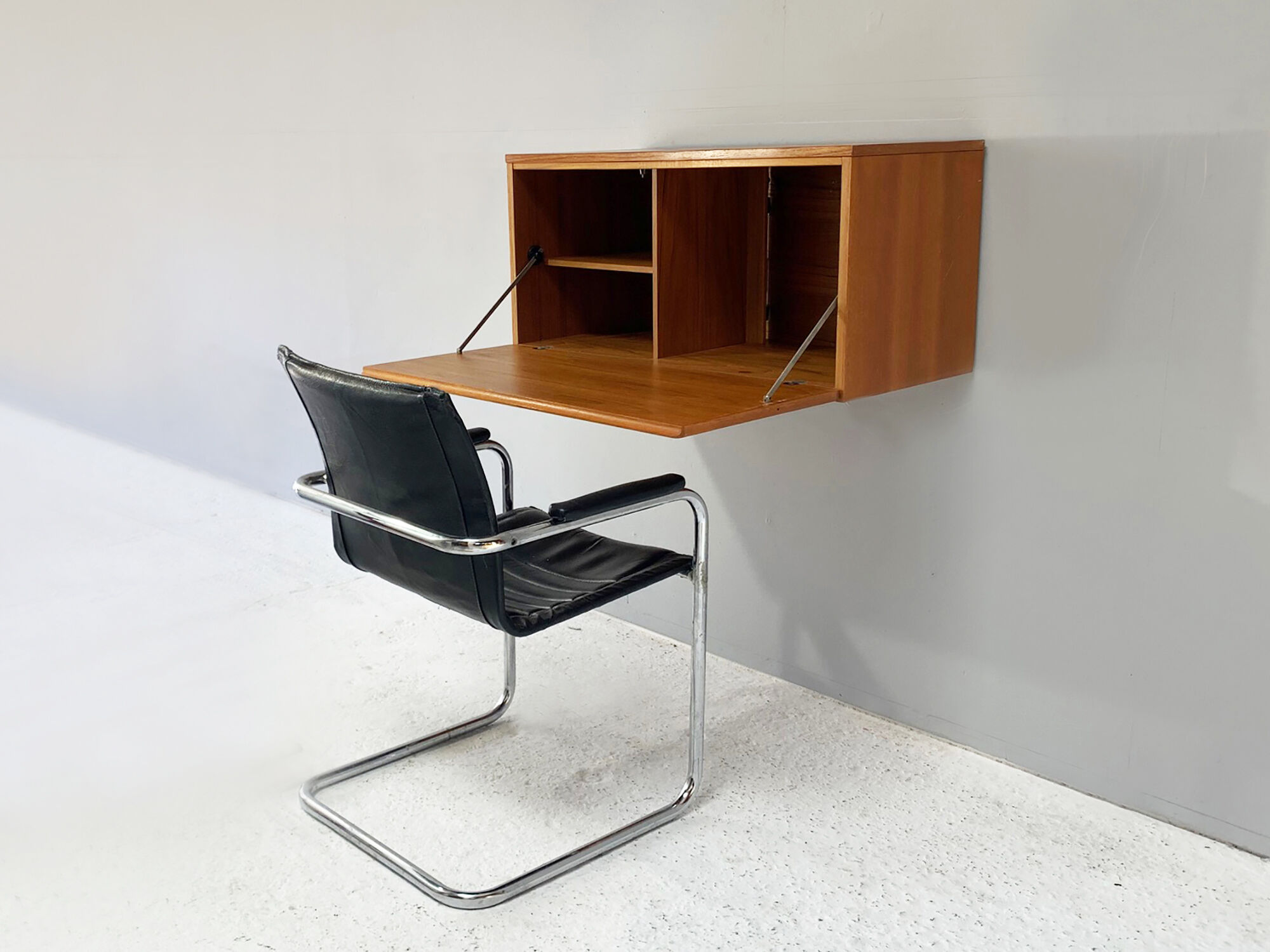1970’s mid century Beaver & Tapley 33 floating desk/storage cabinet