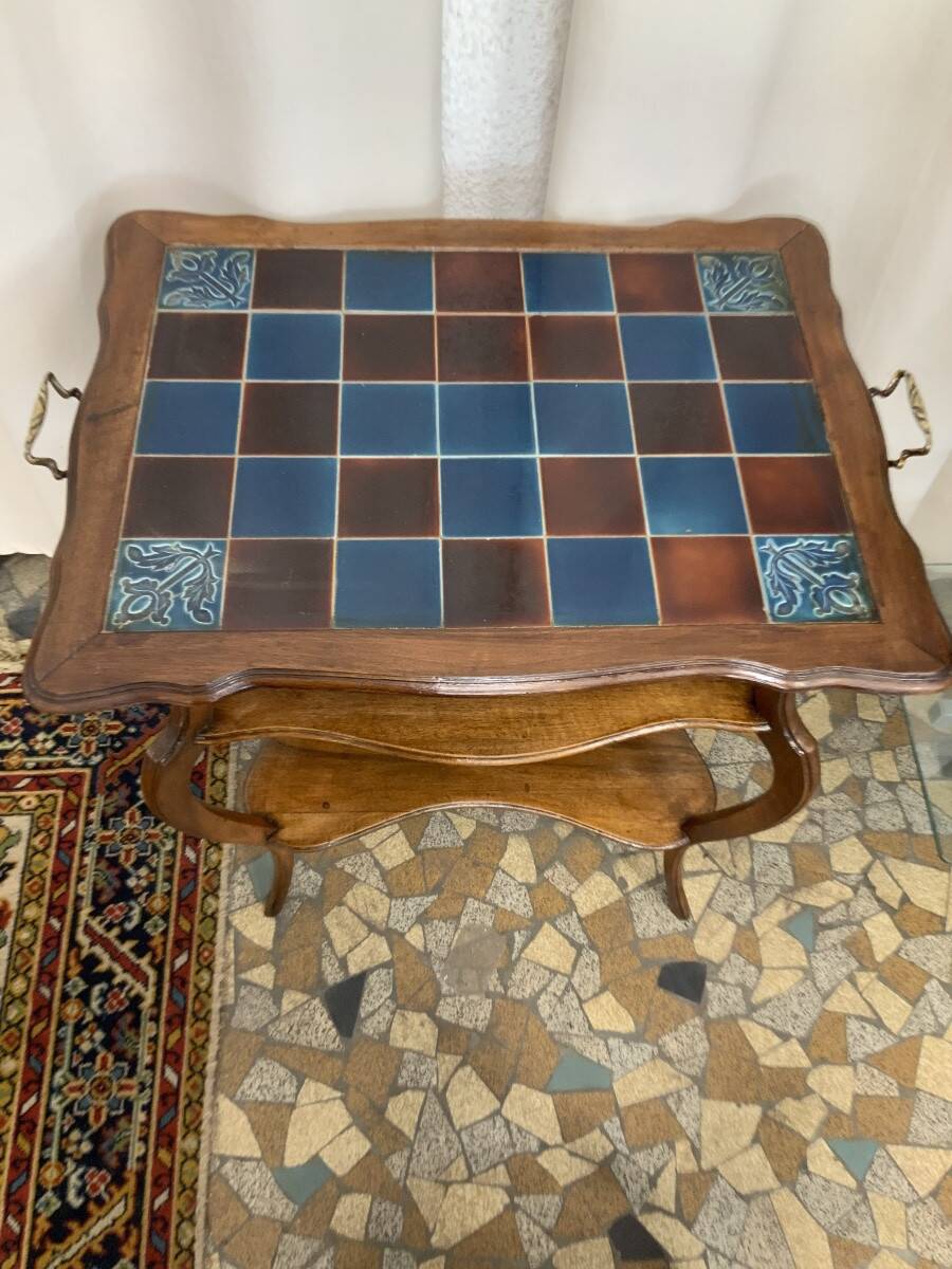 Desserte 1900 signée À.BASTET, carreaux en céramique