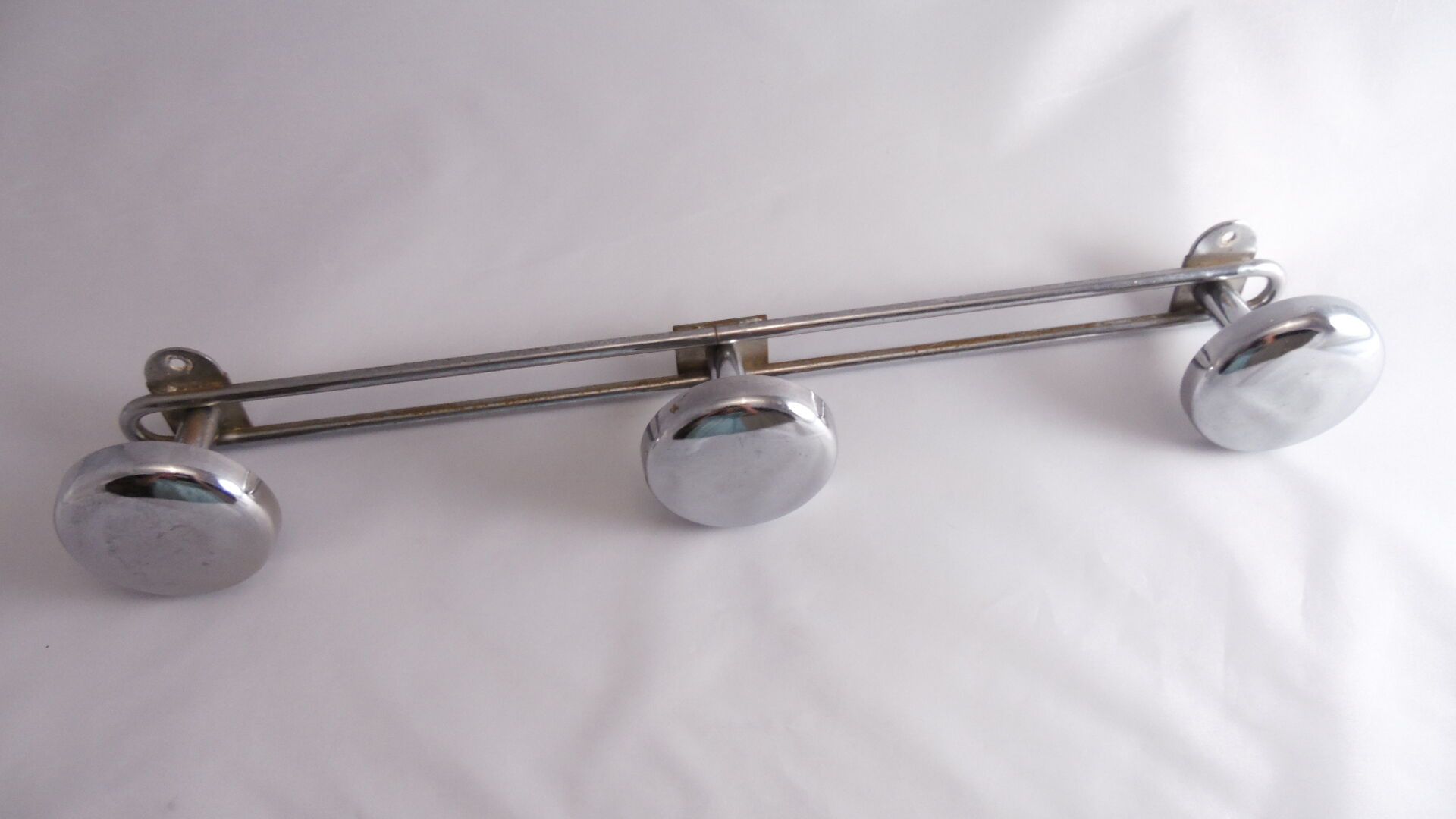 Porte manteau vintage à 3 patères en métal chromé