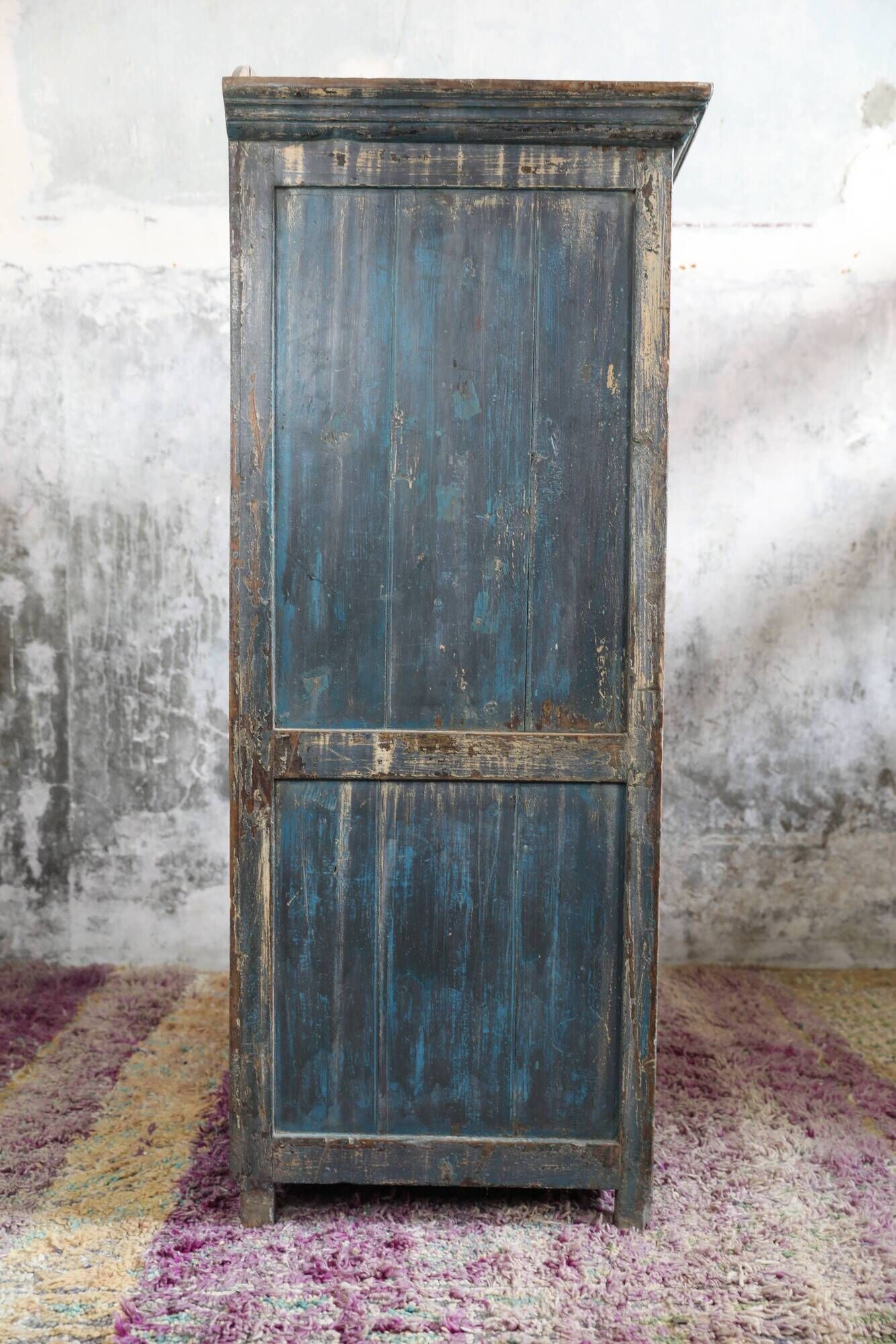 Indian furniture glass cabinet, 4 doors 2 shelves