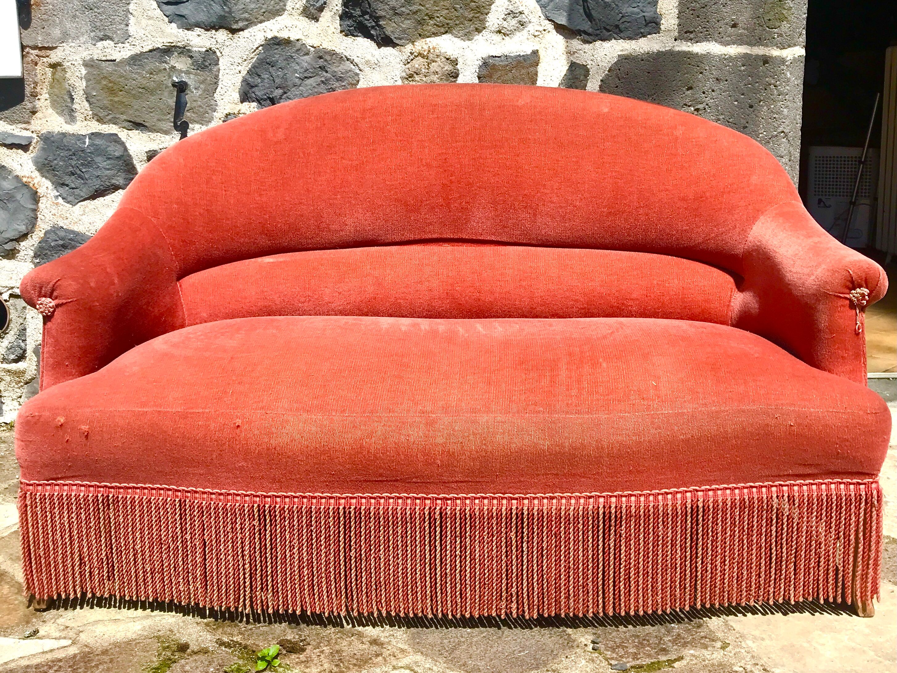 Toad sofa in pink velvet