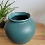 Almond-green ceramic round vase
