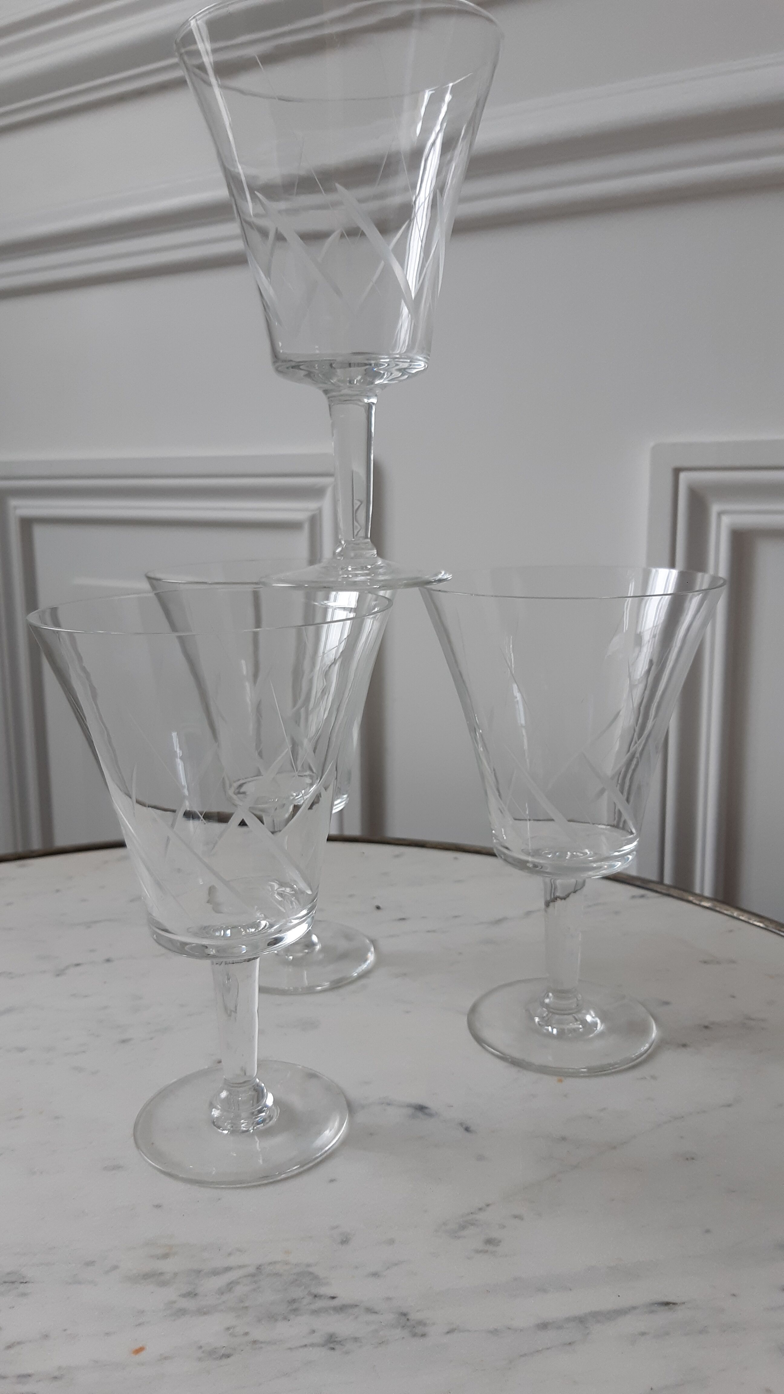 Set of 4 crystal glasses engraved 60s