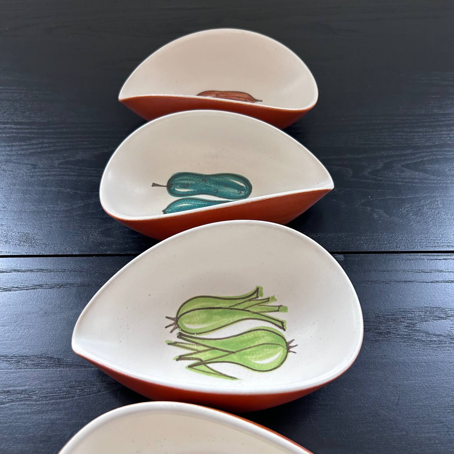 Service de 5 coupelles décor légumes