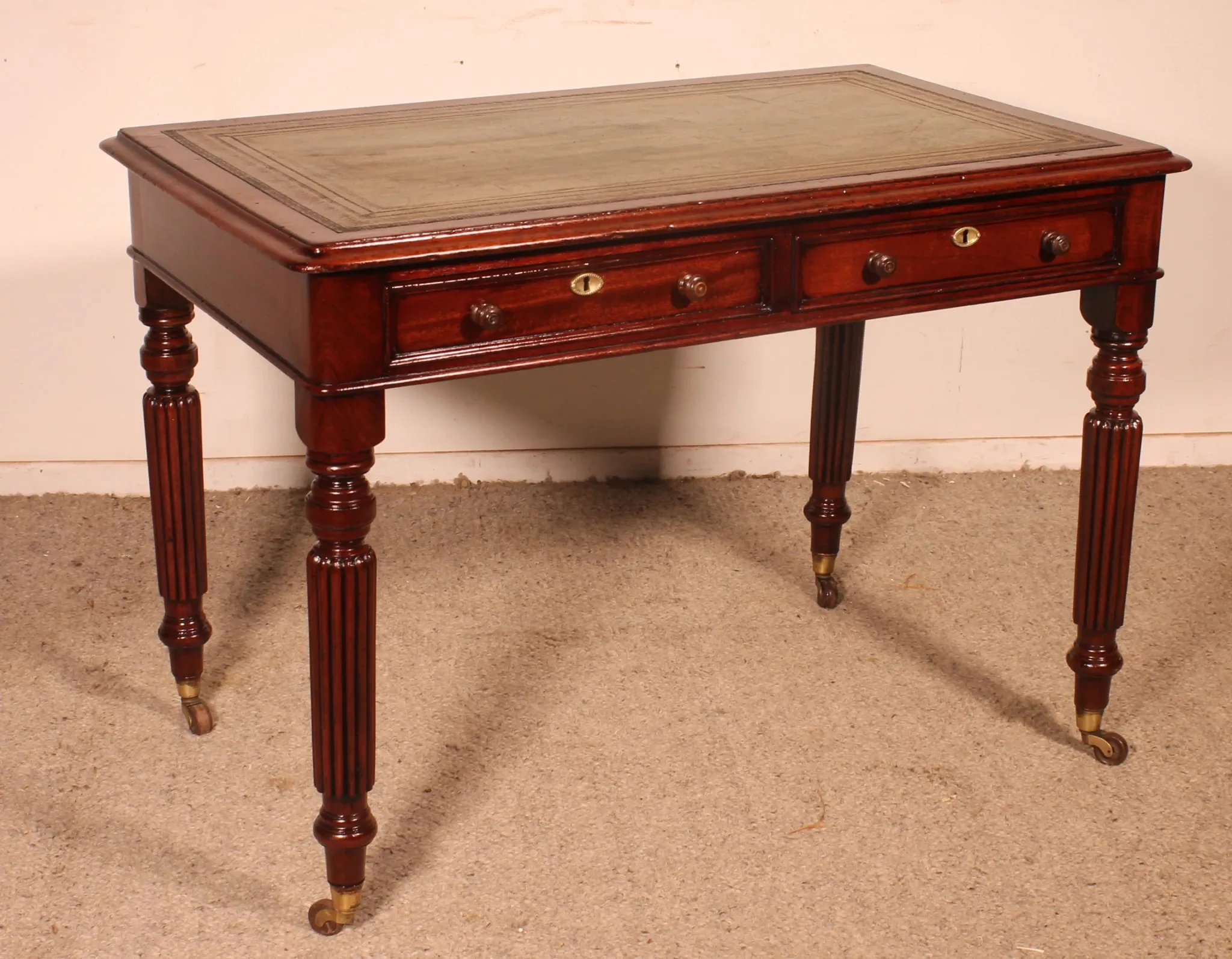 flat desk with two drawers from the early 19th century in mahogany - England circa 1