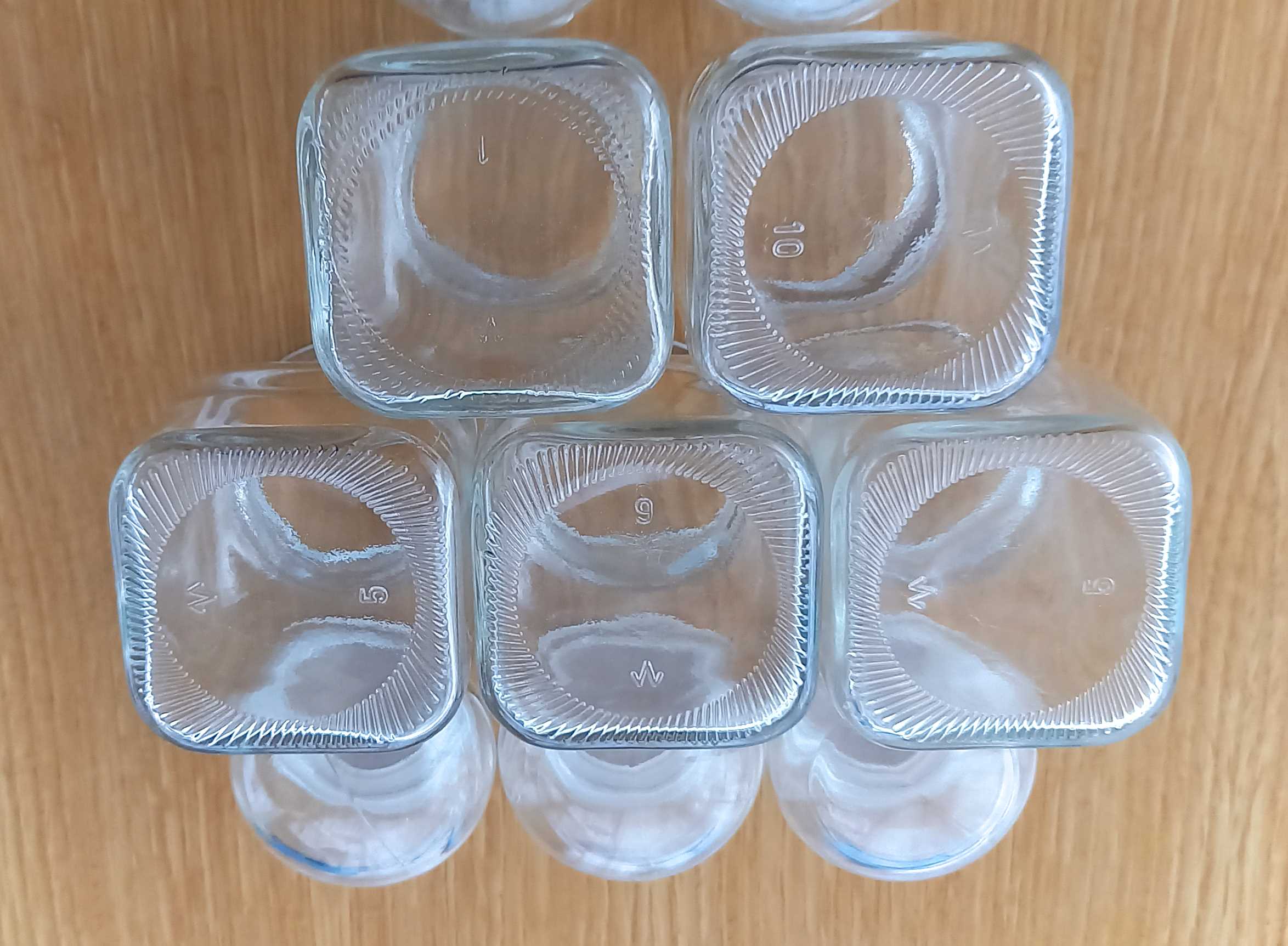 Lot de cinq pots d'apothicaire en verre transparent
