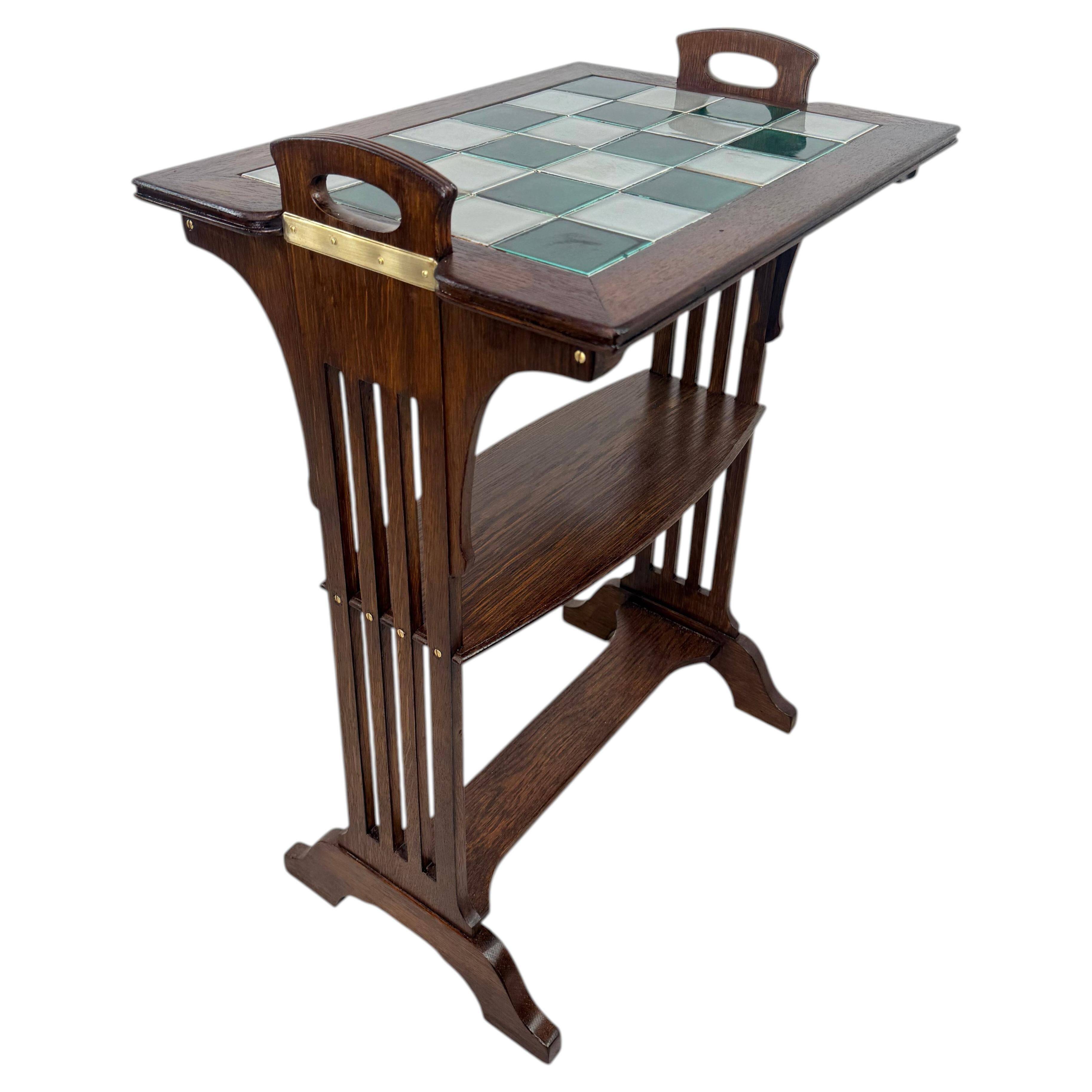 Table de service dans le style de la sécession viennoise