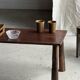 Table basse en teck brun de seconde main indonésienne pieds coniques H37 L8