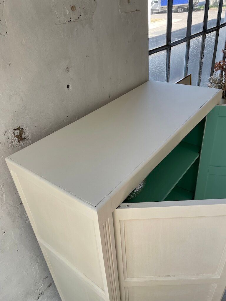 White and green cupboard