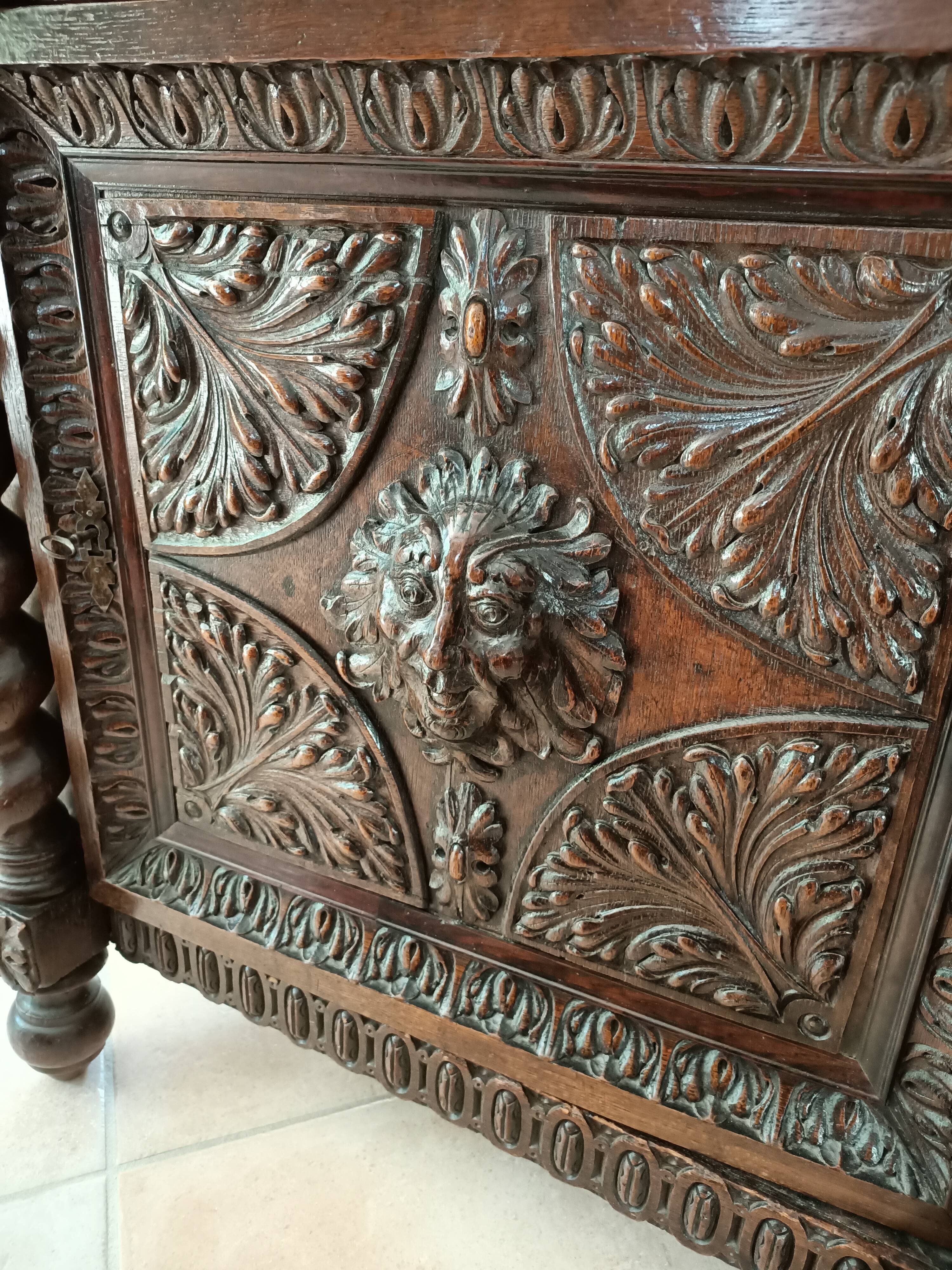 Dutch credenza XVIIE solid oak