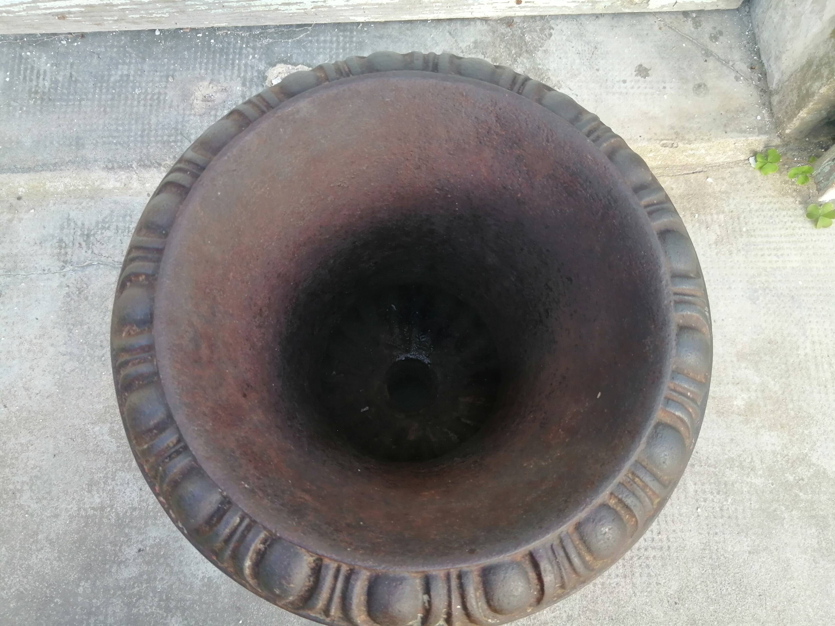 Vase médicis en fonte pechenard