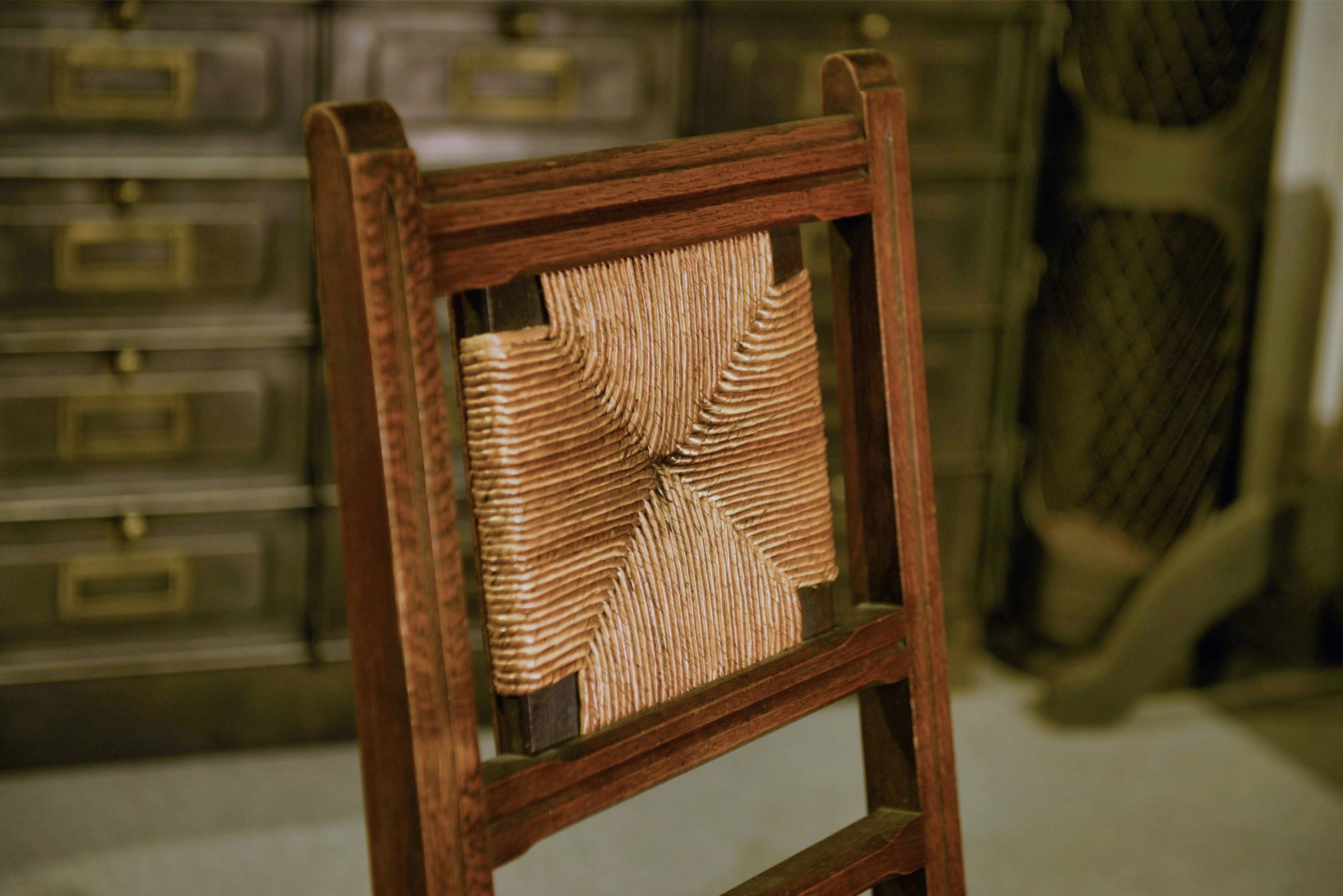 Set of 6 rustic oak chairs from the 1960s.