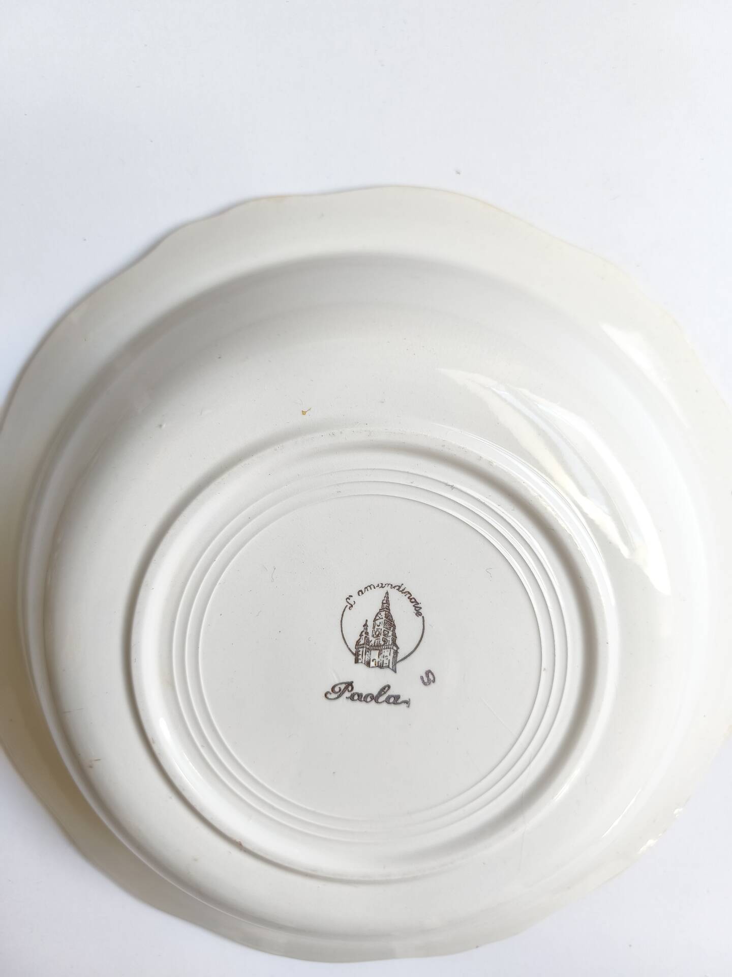 Vintage shallow dish L'Amandinoise model Paola white cream flowers