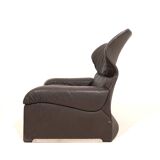 Saporiti Vela Alta leather armchair with ottoman by Giovanni Offredi