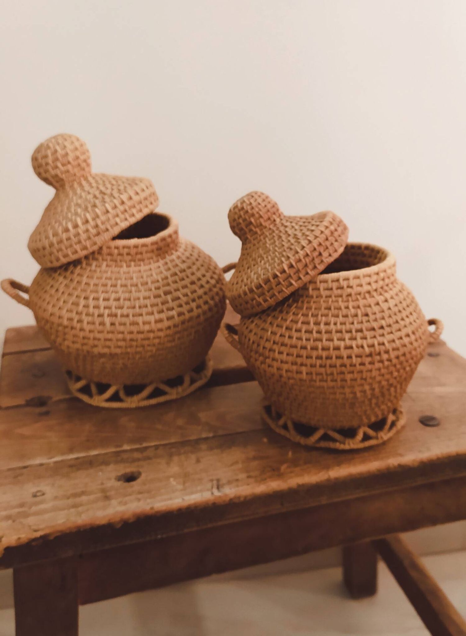 Duo de paniers vintage en vannerie artisanale • Pièces décoratives