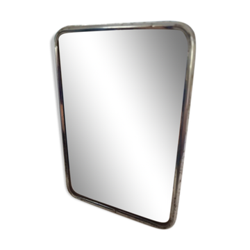 Barber mirror to pose