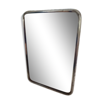 Barber mirror to pose