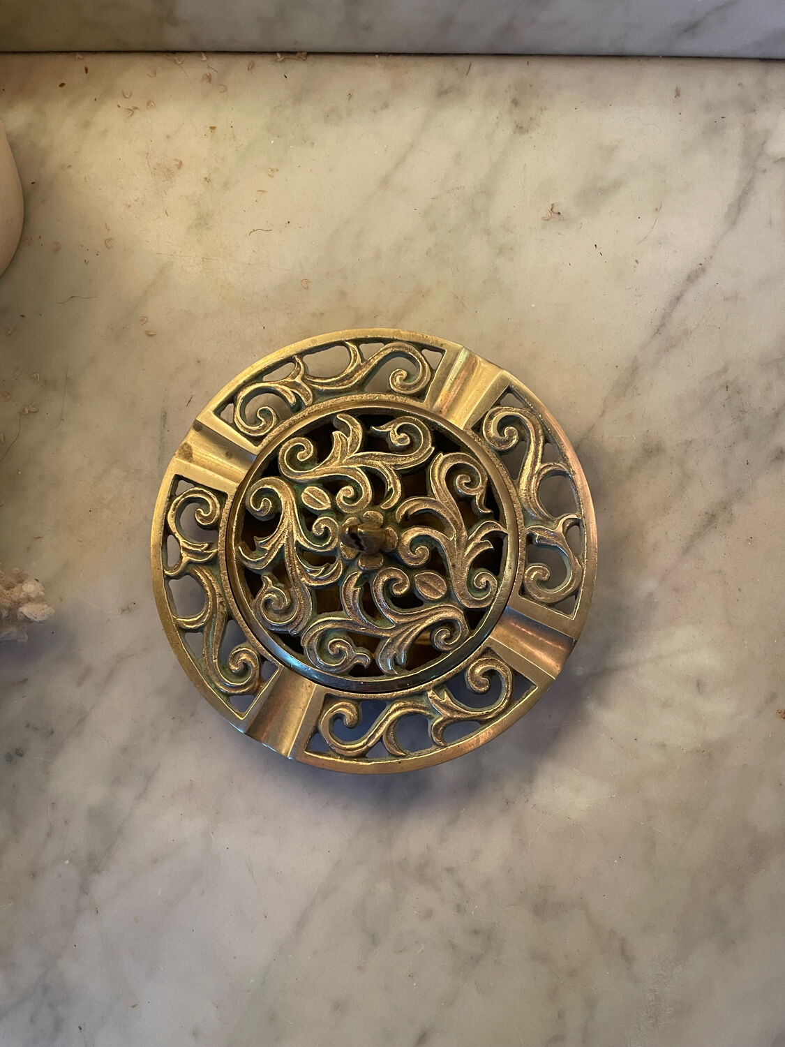 Cendrier couvert en bronze vintage