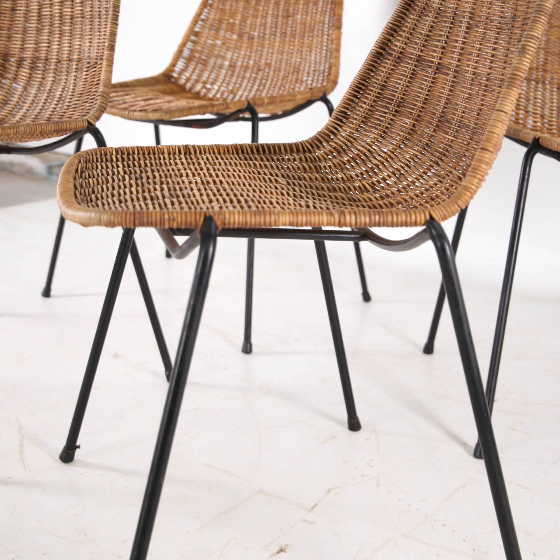 Set of 4 wicker and iron chairs