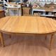 Table ovale en merisier naturel