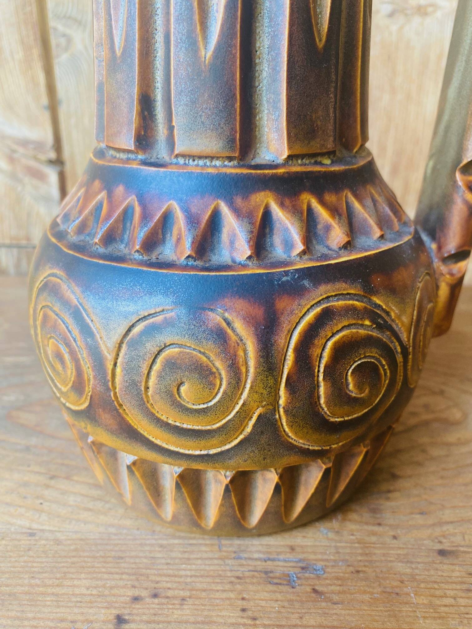 Vase pichet en céramique  Huguette Bessone Vallauris années 1960.
